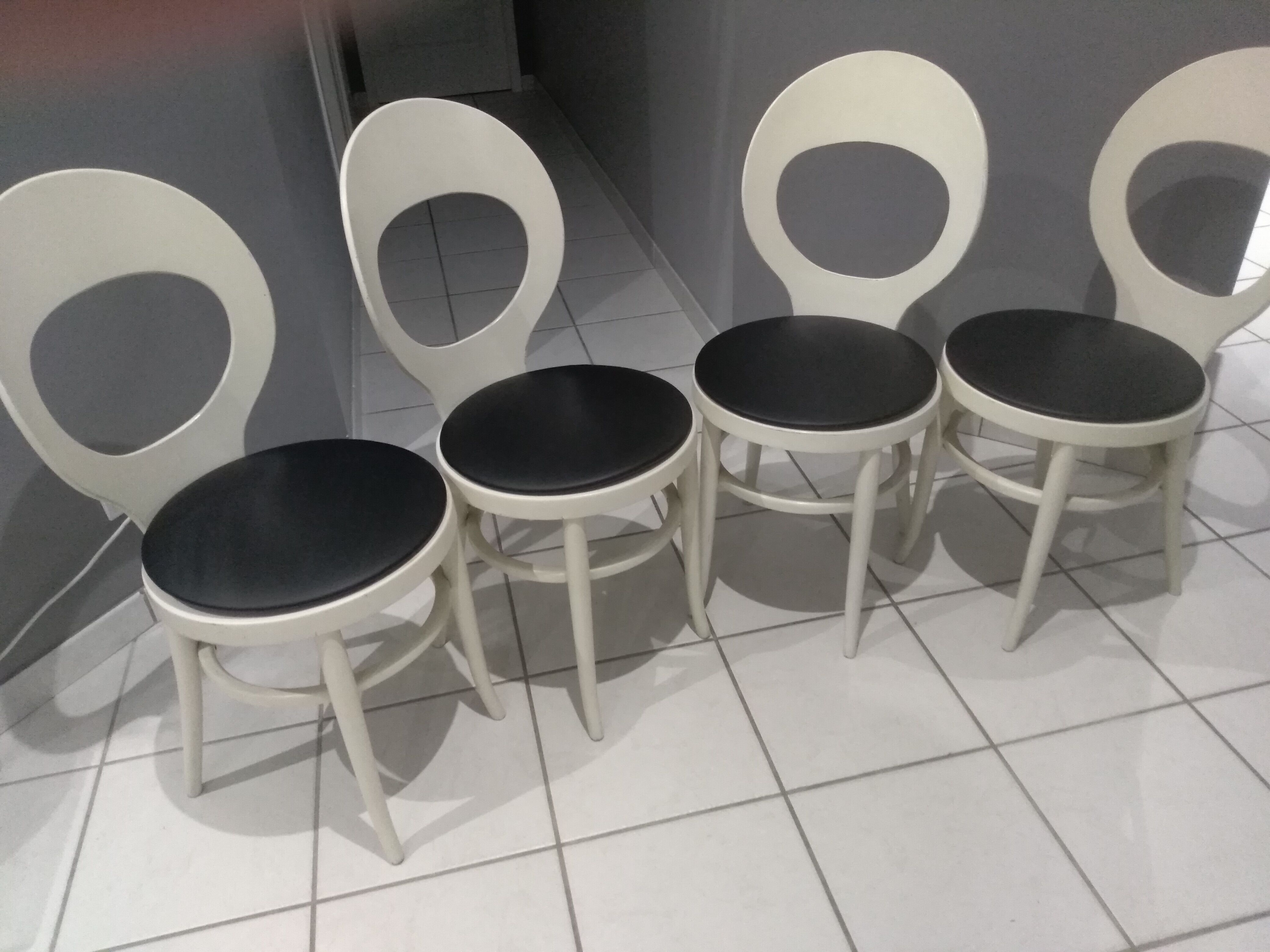 Suite de 4 chaises de bistrot Baumann modèle Mouette vintage