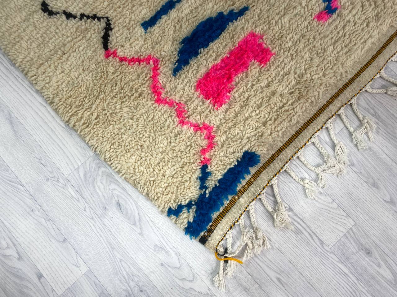 Handcrafted Moroccan Berber rug 200 x 285 CM