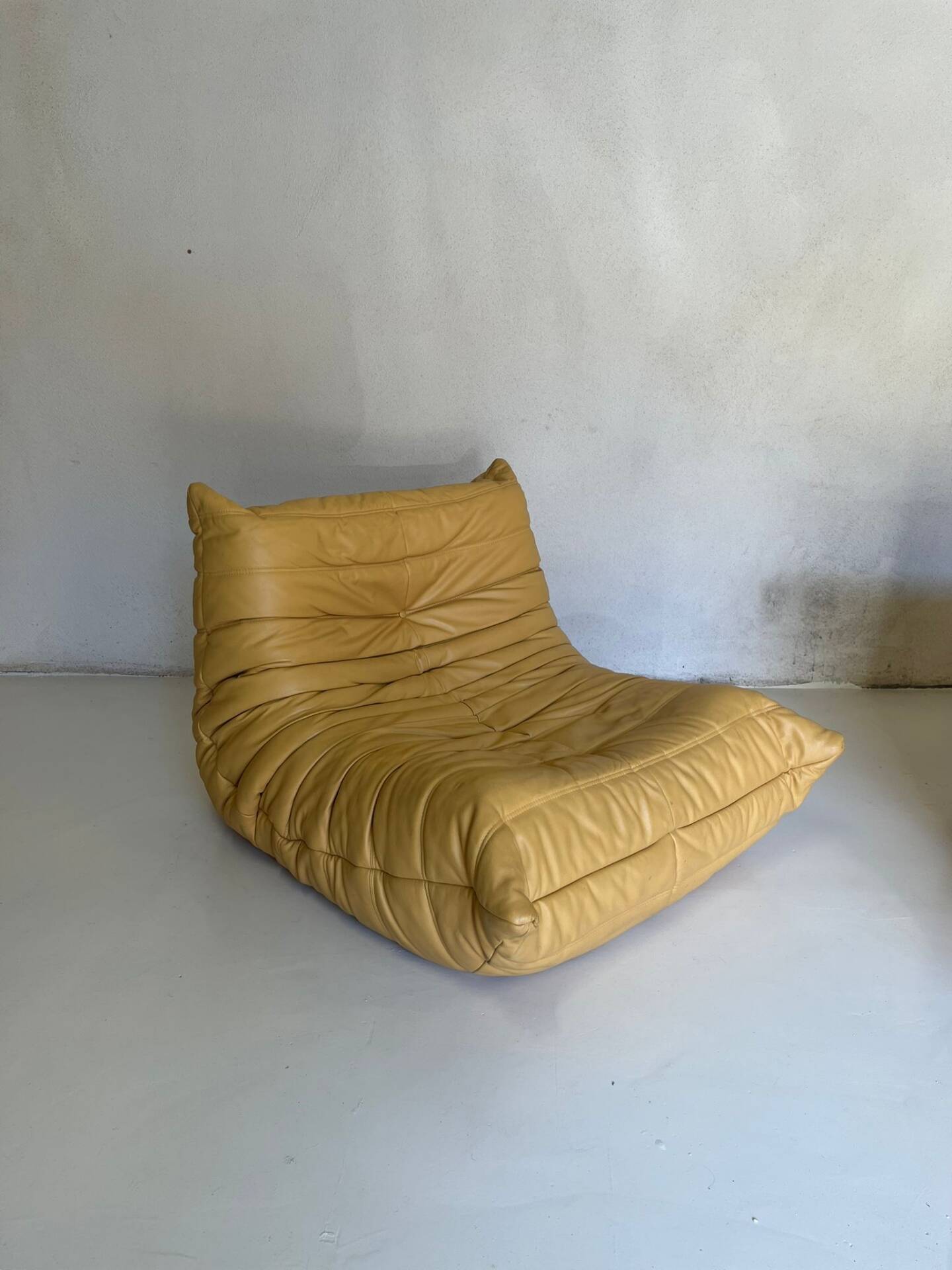Ligne Roset Togo vintage honey yellow leather – 3-seater + 2 armchairs