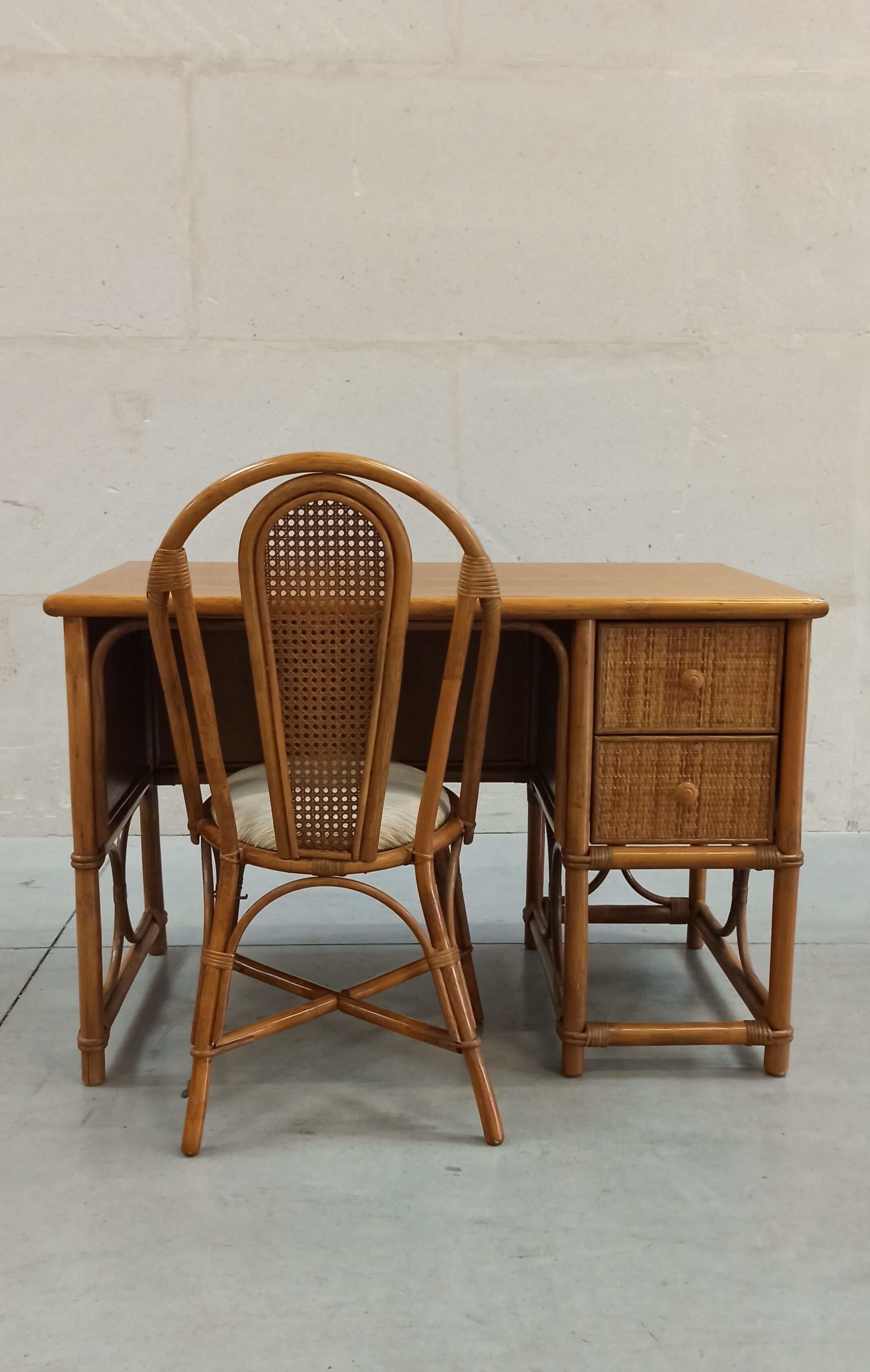 Bureau et chaise en bambou et rotin