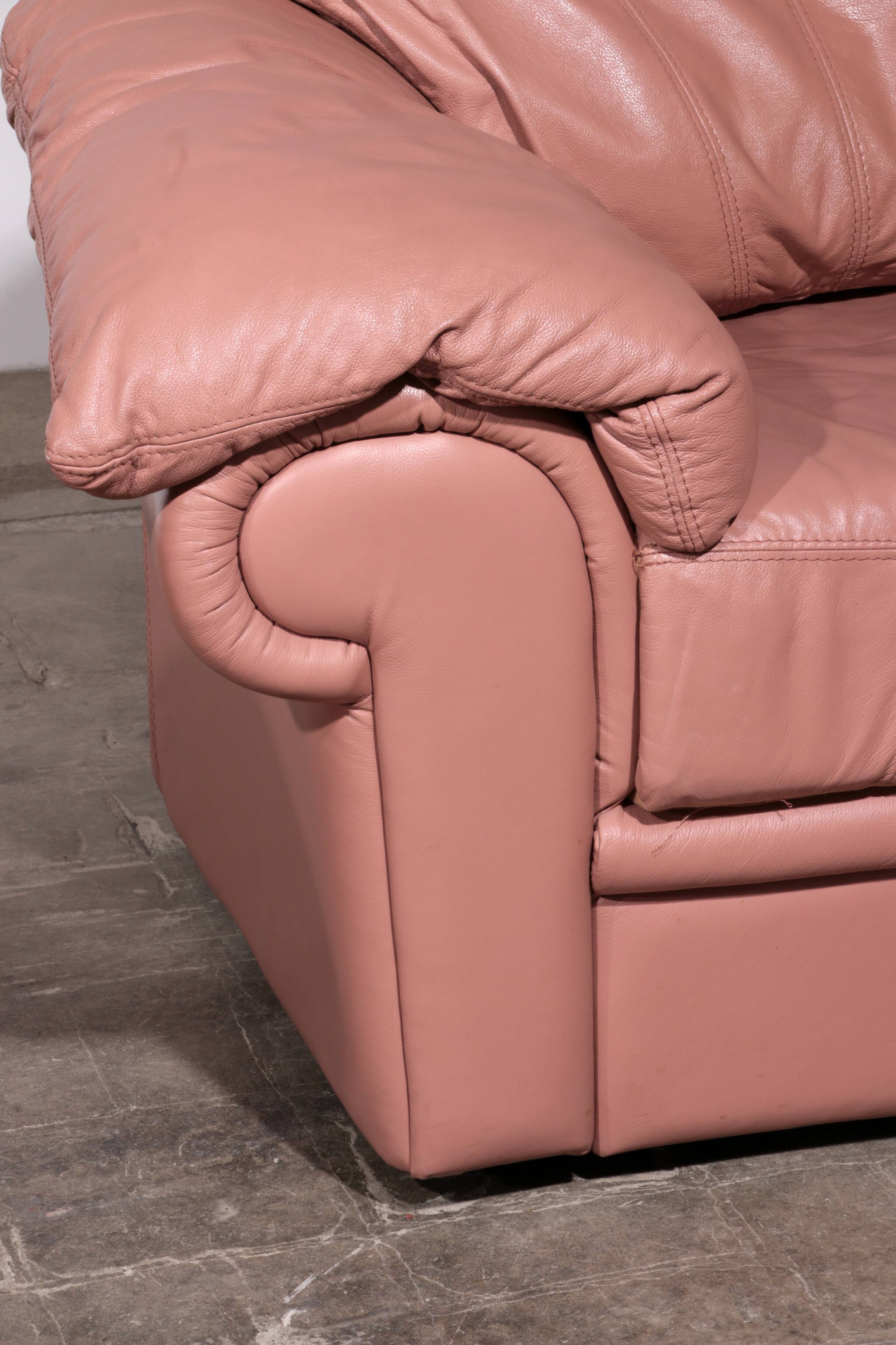 Ensemble de salon italien vintage – 4 pièces en cuir rose (années 1970)