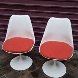 Pair of chairs from Eero Saarinen Knoll International Edition