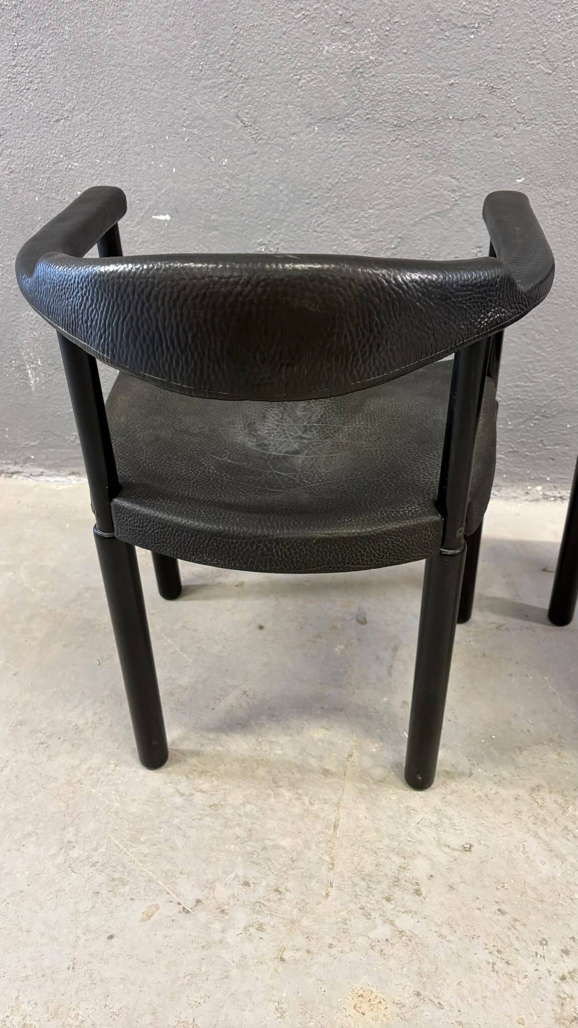 Paire de fauteuils postmodernes noirs, en plastique moulé, années 1980, Europe