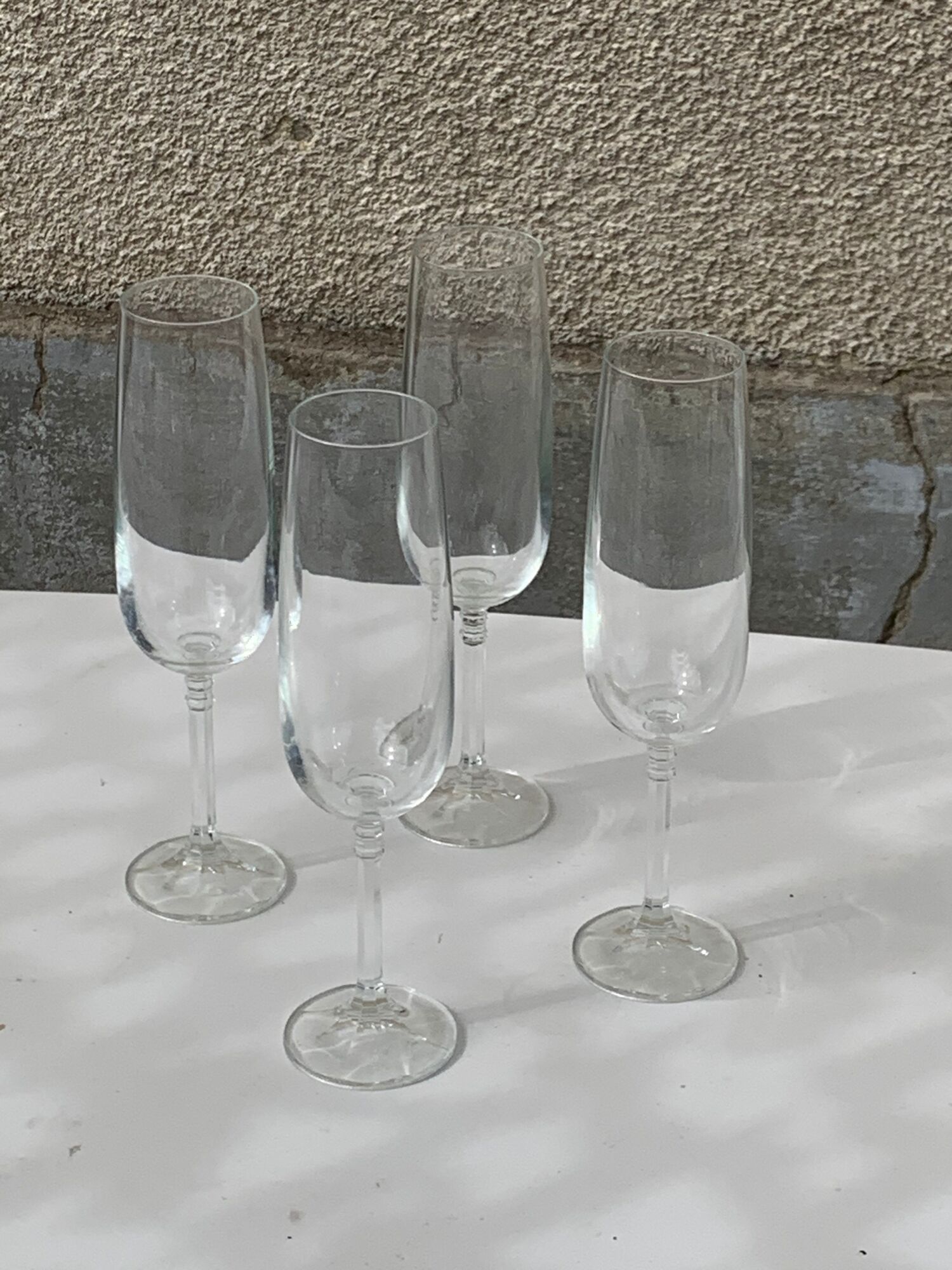 4 champagne flutes in transparent glass model Isabelle vintage 1970