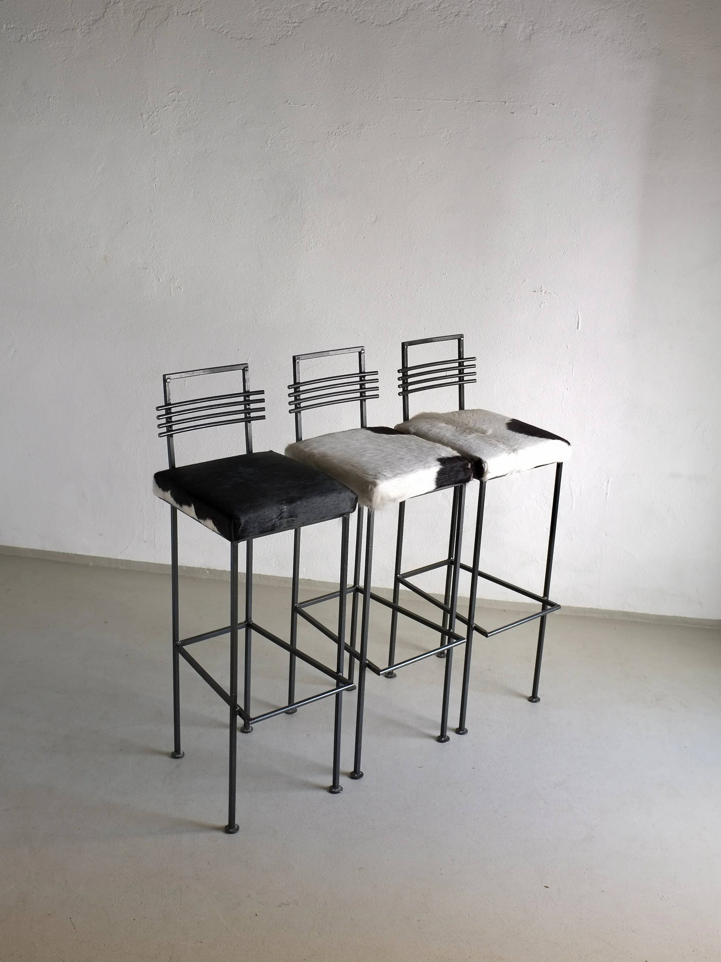 Trois tabourets de bar en fer forgé | Olsson & Dam | Suède | Années 1990