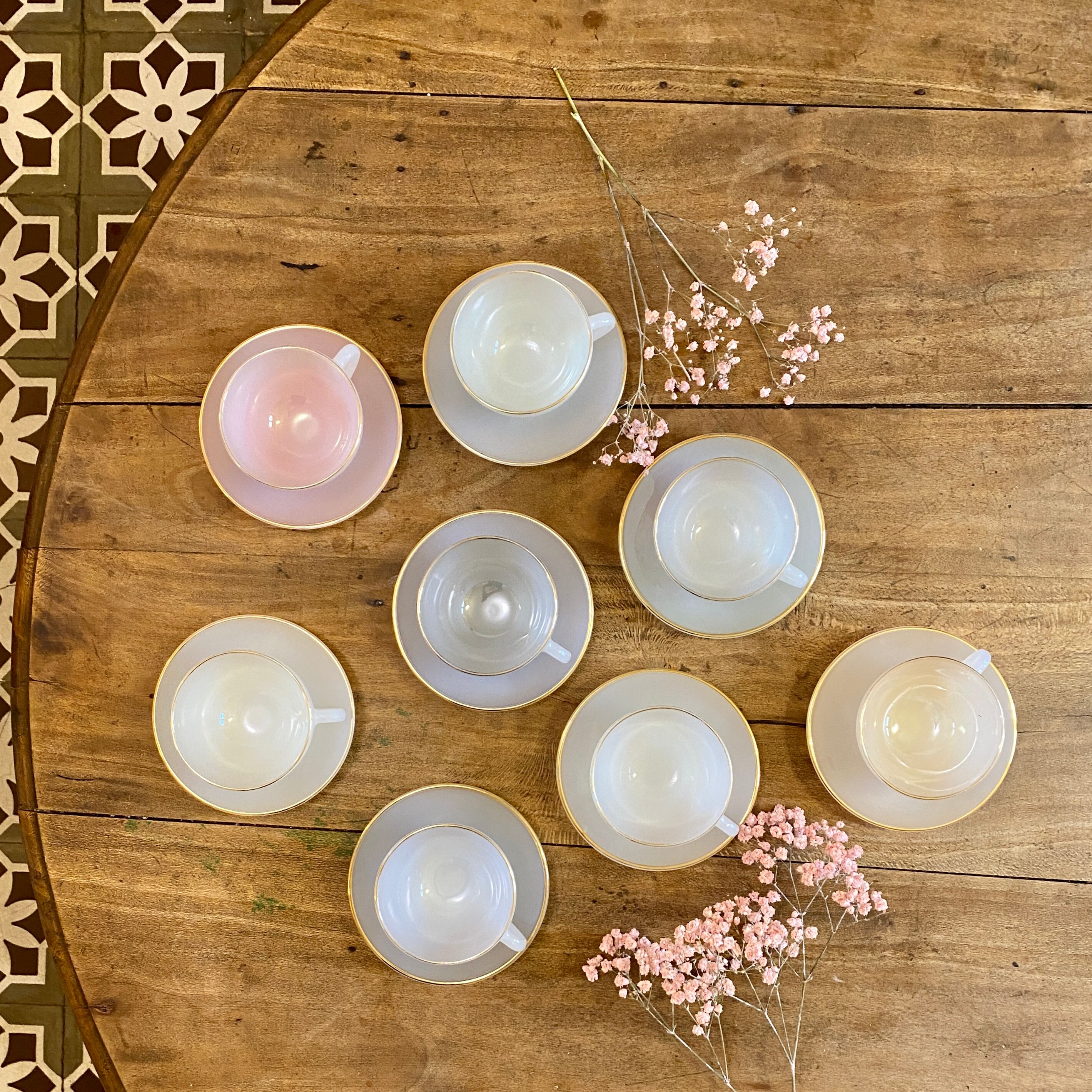 Set of 8 vintage cups and subcups, pastel Arcopal