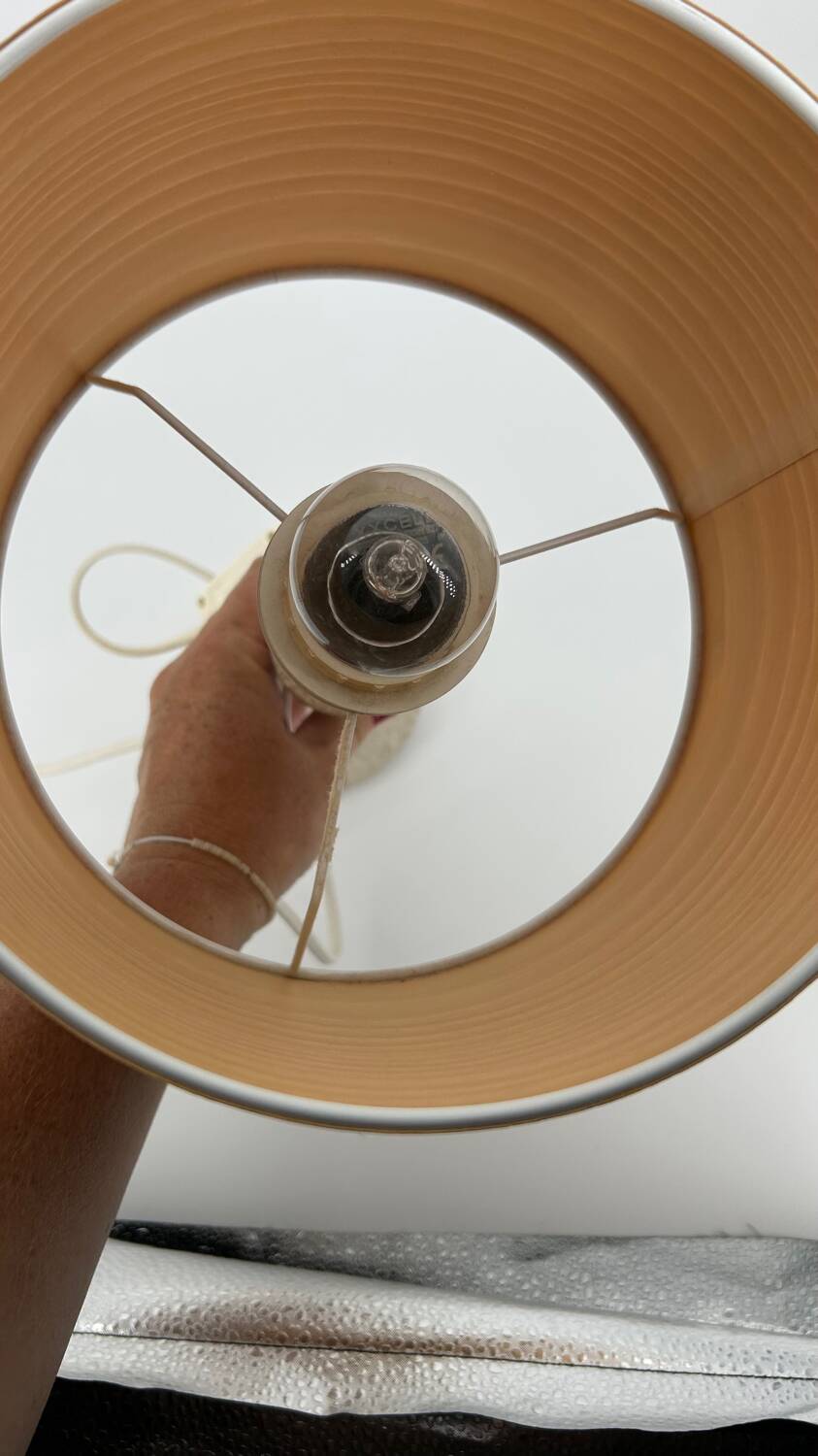 Lampe et abat-jour en bois clair