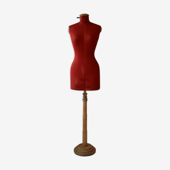 Mannequin buste rouge Girard Paris boutique Elle