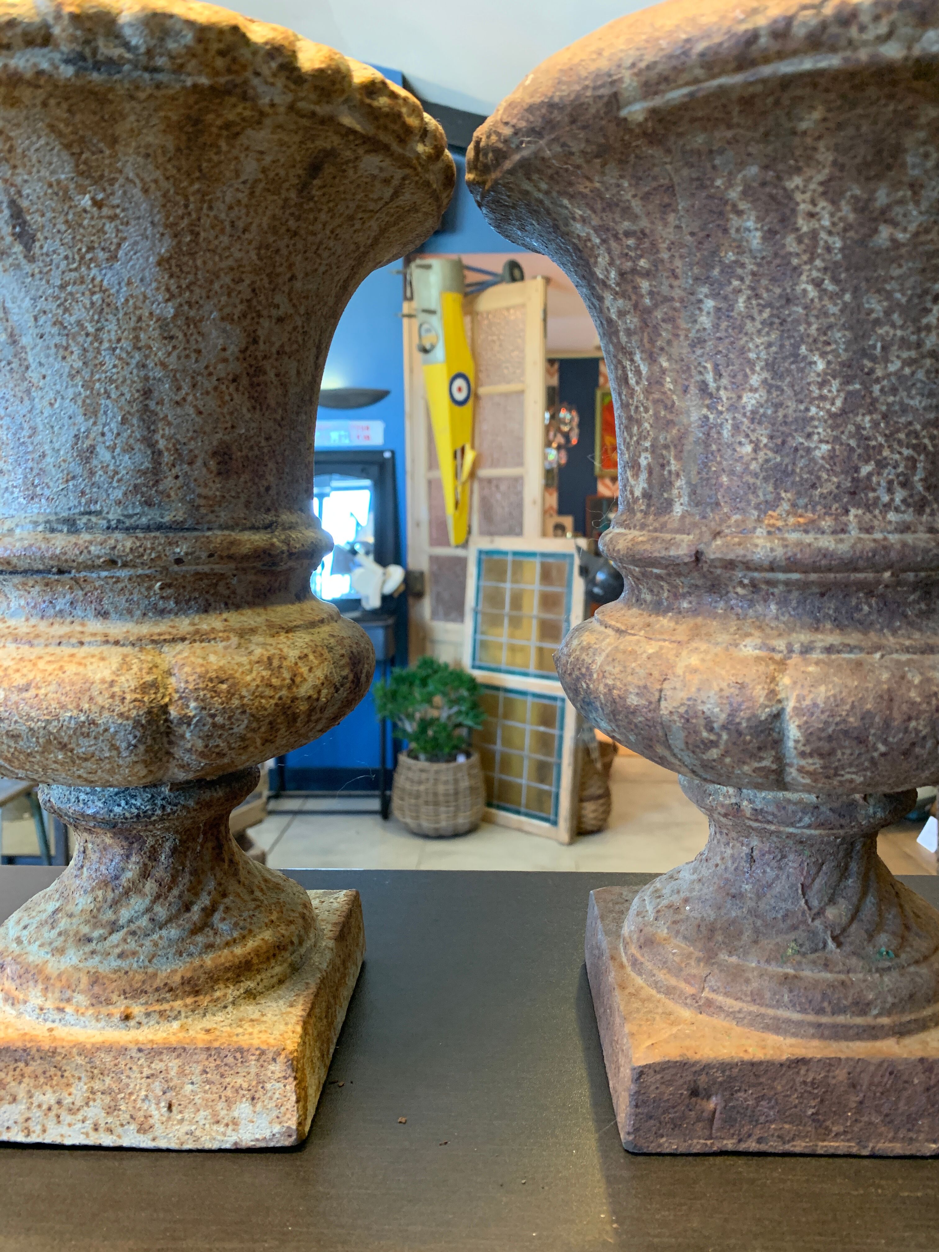 2 vases "Médicis" en fonte du XIXeme