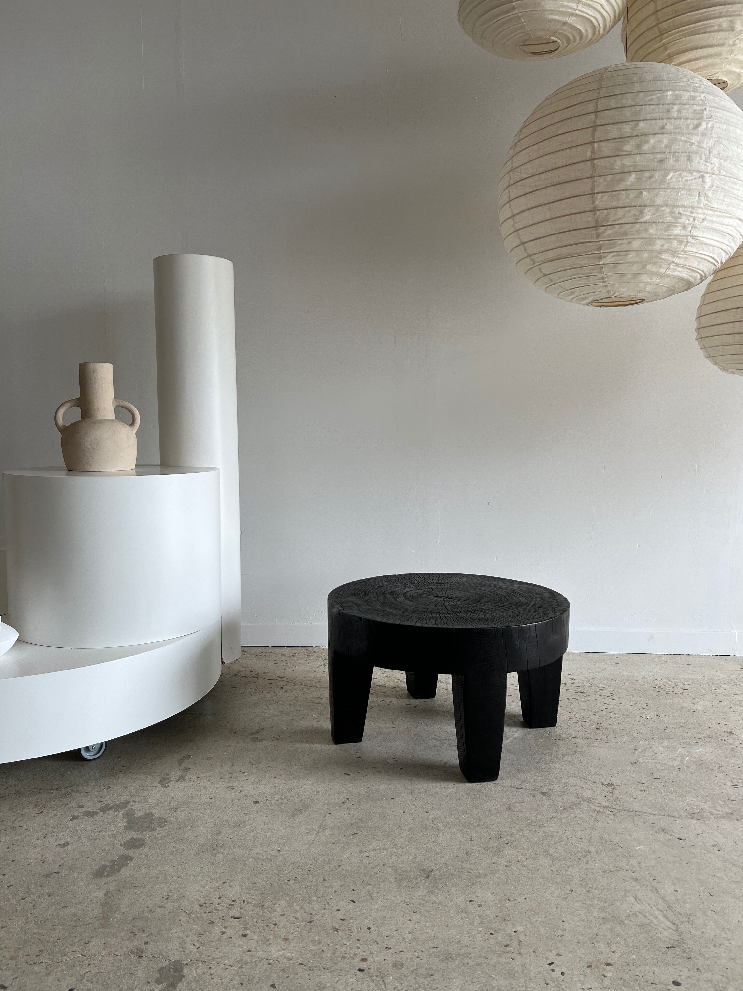 Coffee table en bois massif monoxyle noir