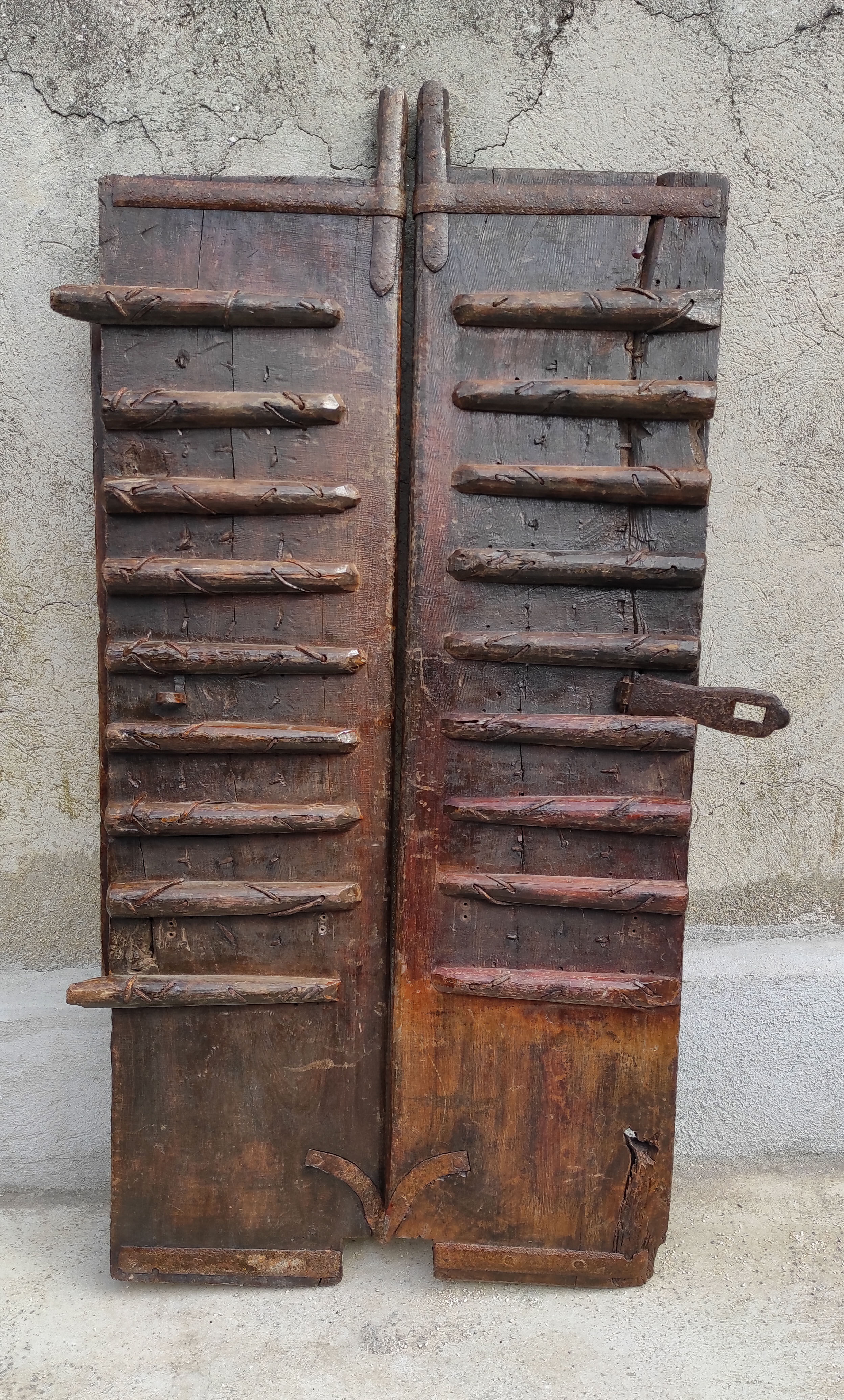 Pair of wooden shutters India Rajasthan XIXan