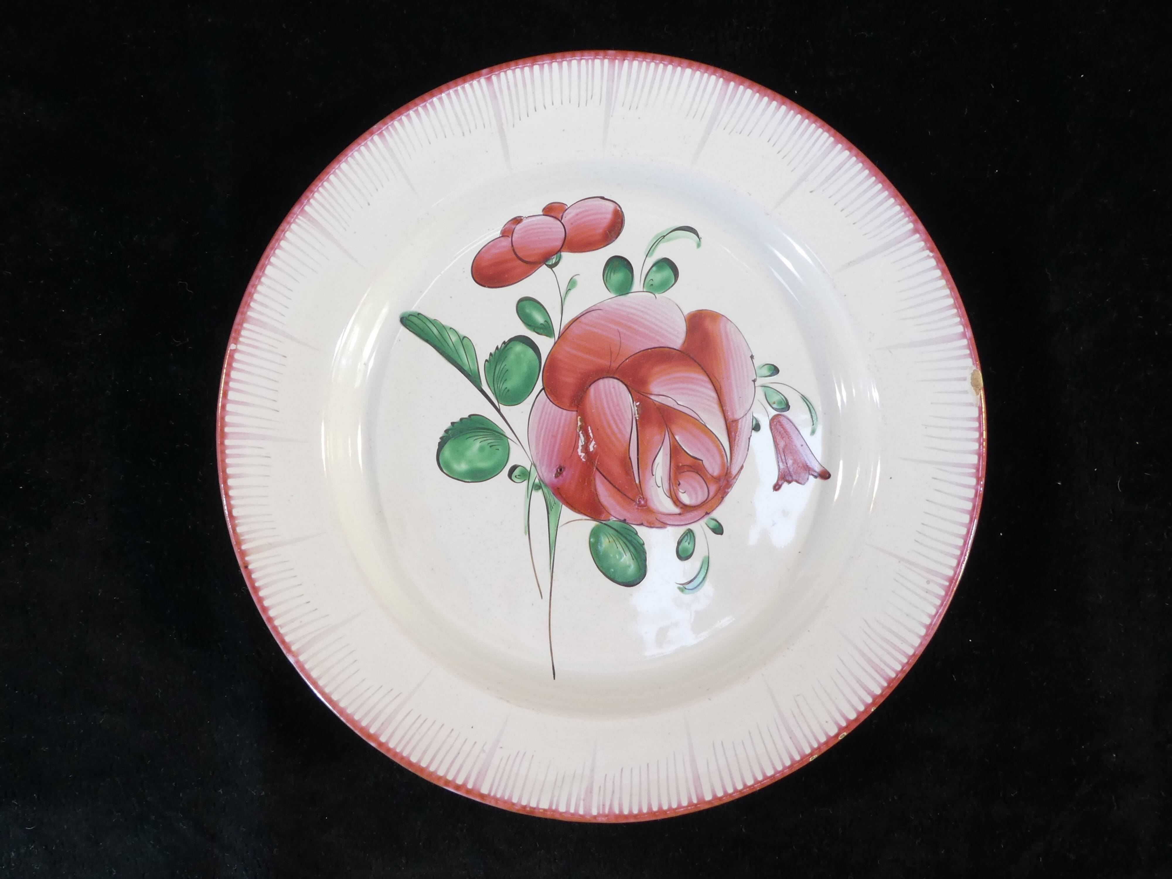 Plate in Faience de l'est pink red 19th LUNEVILLE ISLETTES ST CLEMENT nº1