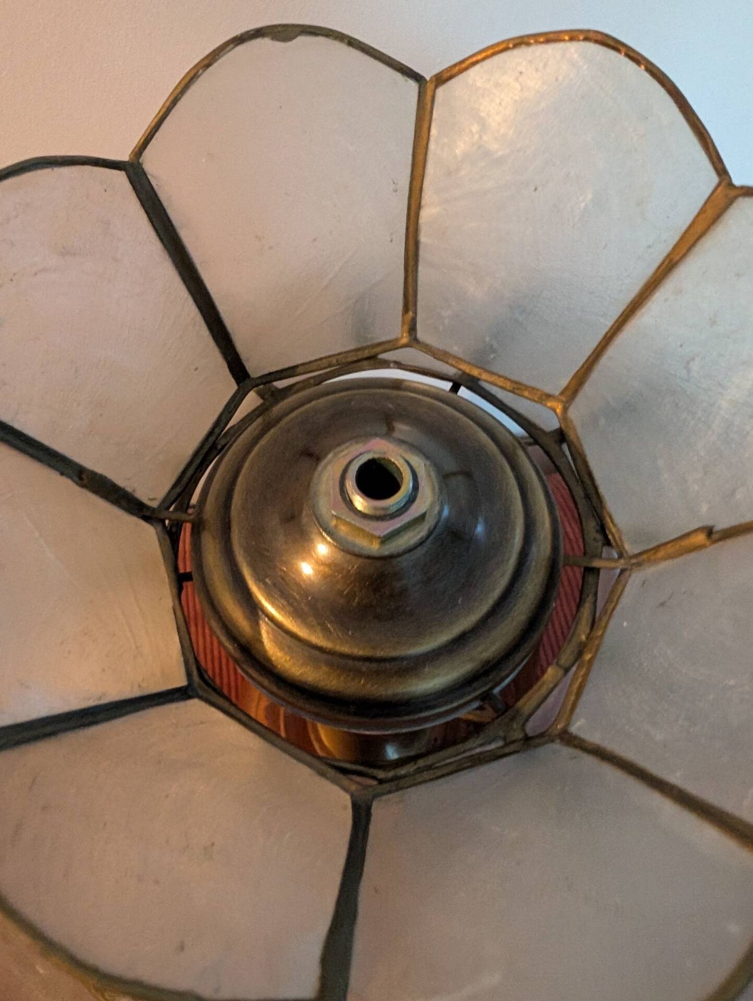 Vintage lamp in wood, brass and mother-of-pearl.
