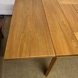 Table à manger extensible en orme massif par la Maison Regain