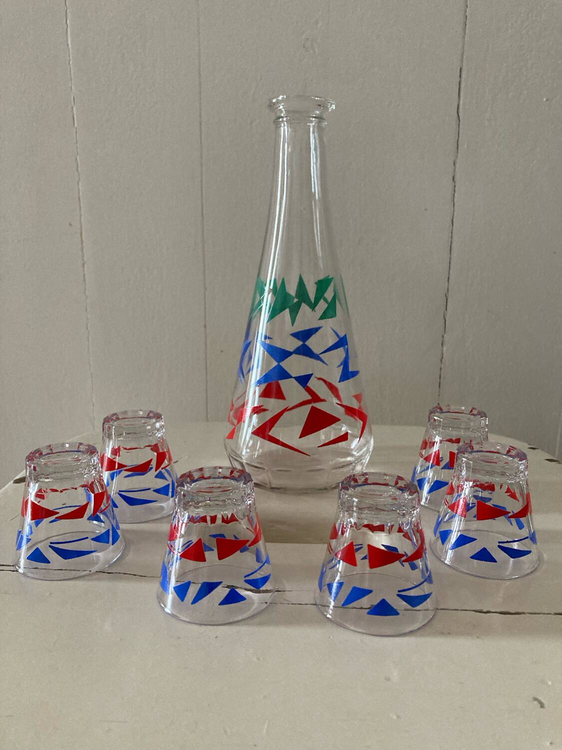 Liqueur service: carafe and 6 glasses