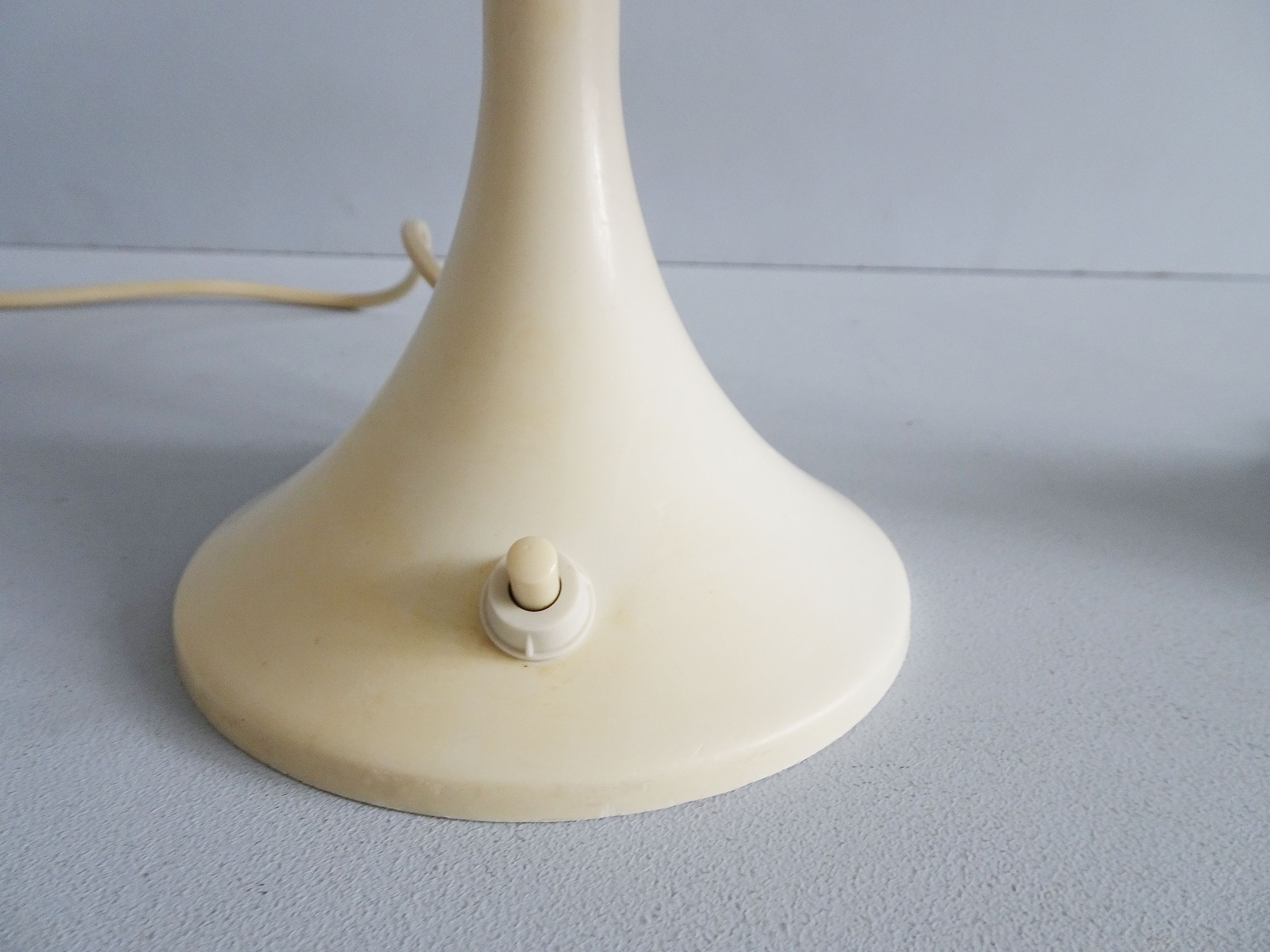 Bedside lamp set made of plastic granulate