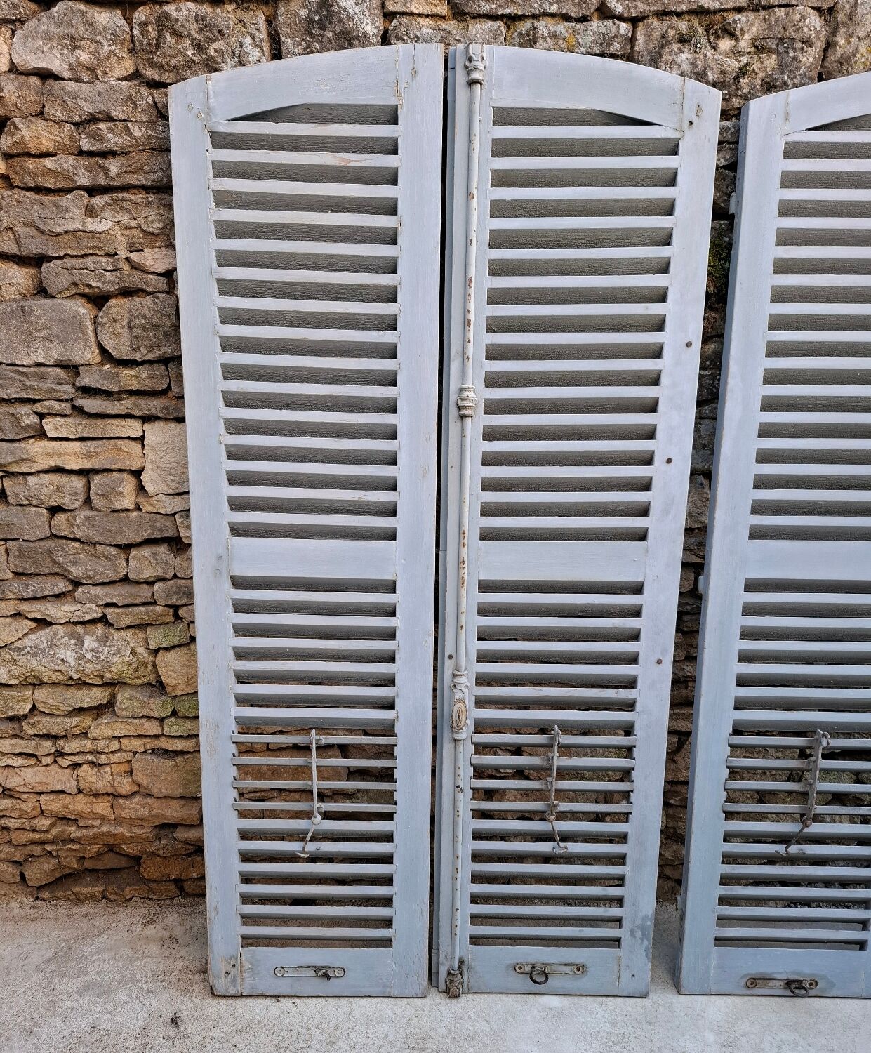 Louvered shutters