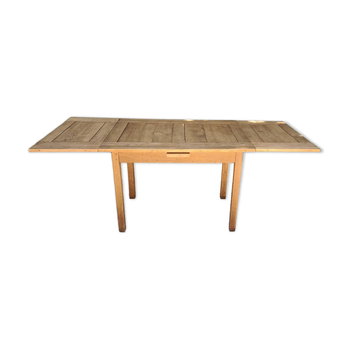 Extendable farmhouse table in solid oak, renovated.