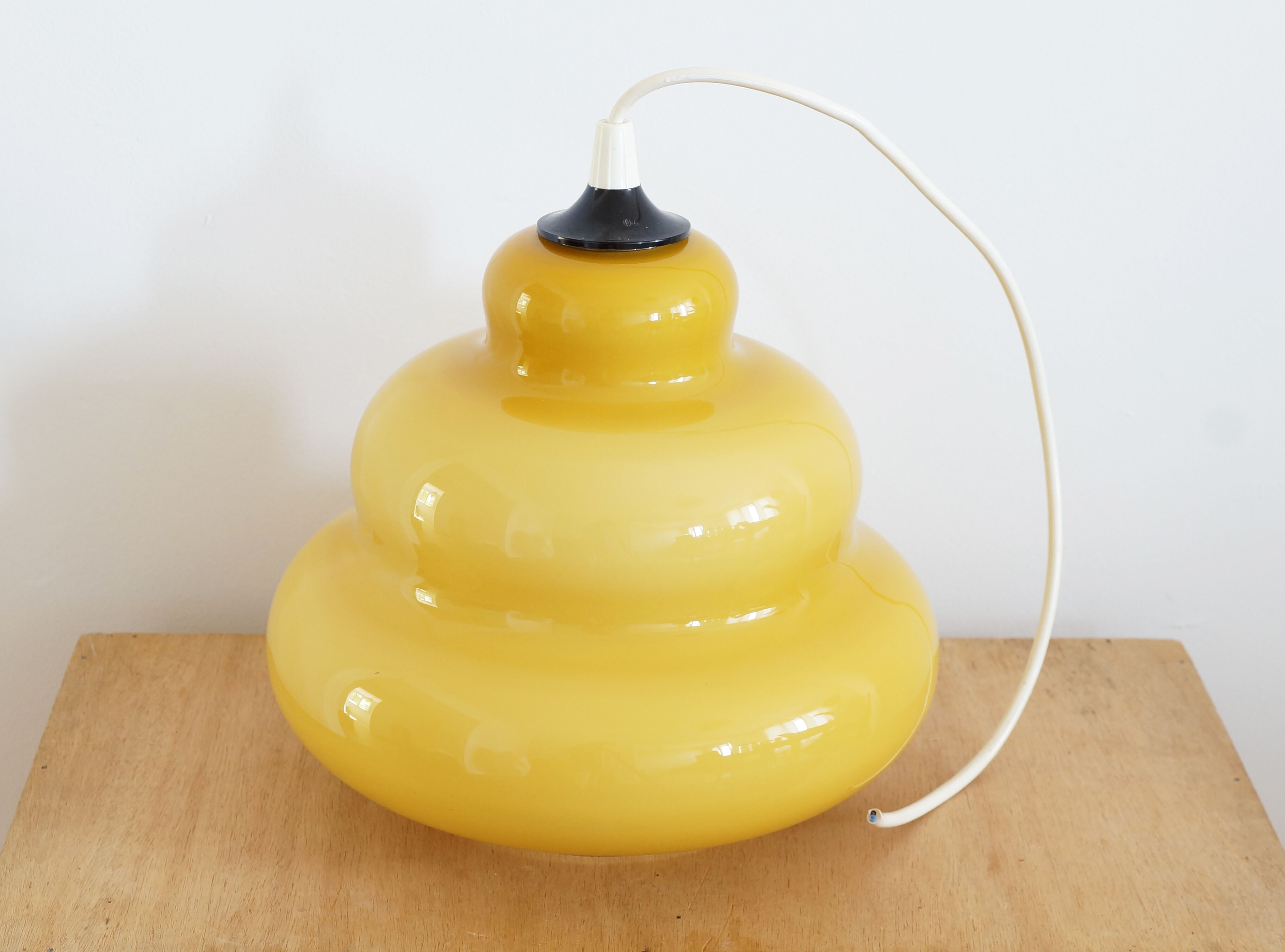 Ceiling lamp in yellow opaline 70s