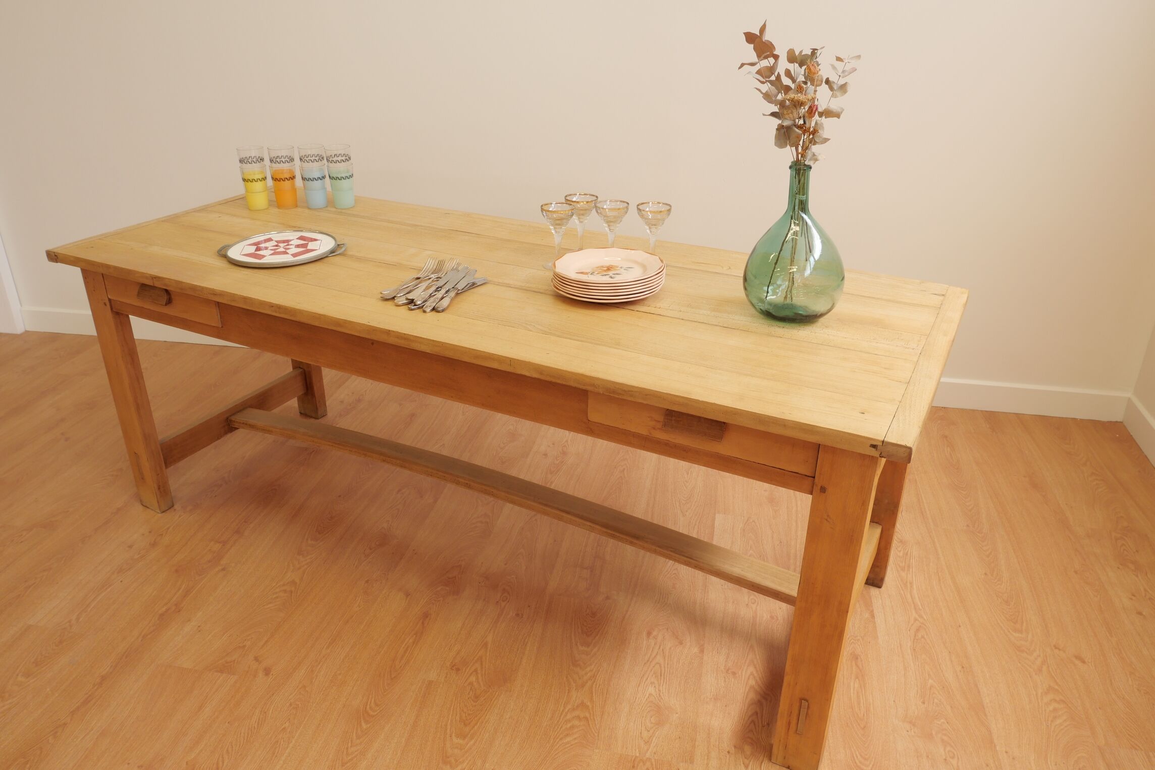Farm table