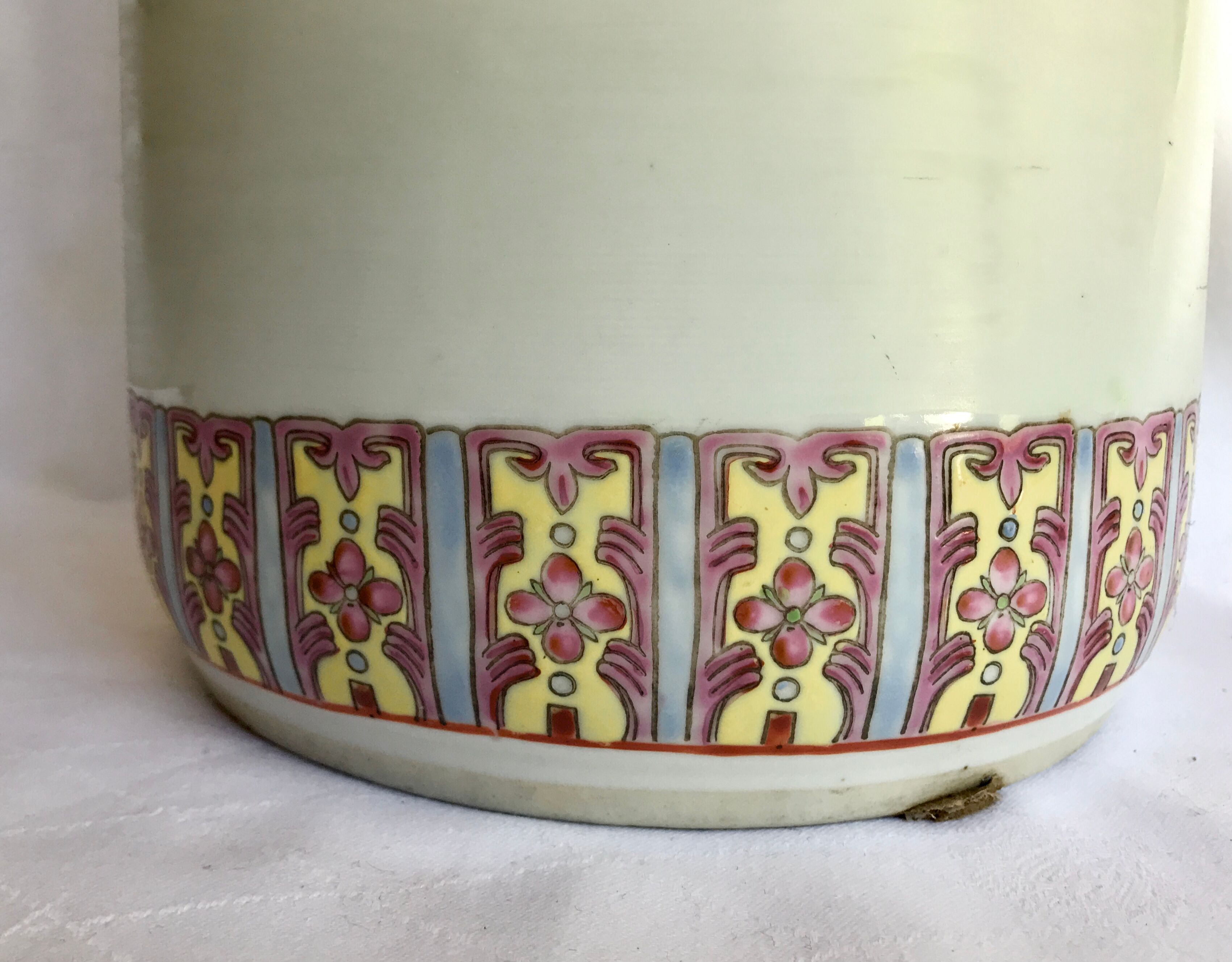 CHINA: PORCELAIN ROLL UMBRELLA DOOR WITH POLYCHROME DÉCOR
