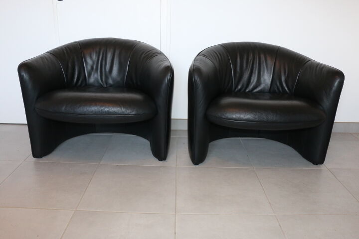 2 armchairs swann black leather