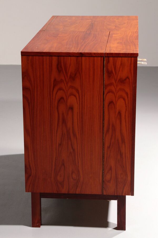 Mini-bar scandinave intemporel au charme du milieu du siècle 1960