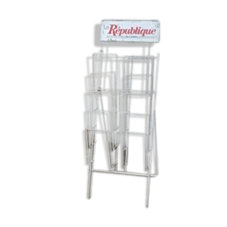 Newspaper and magazine display