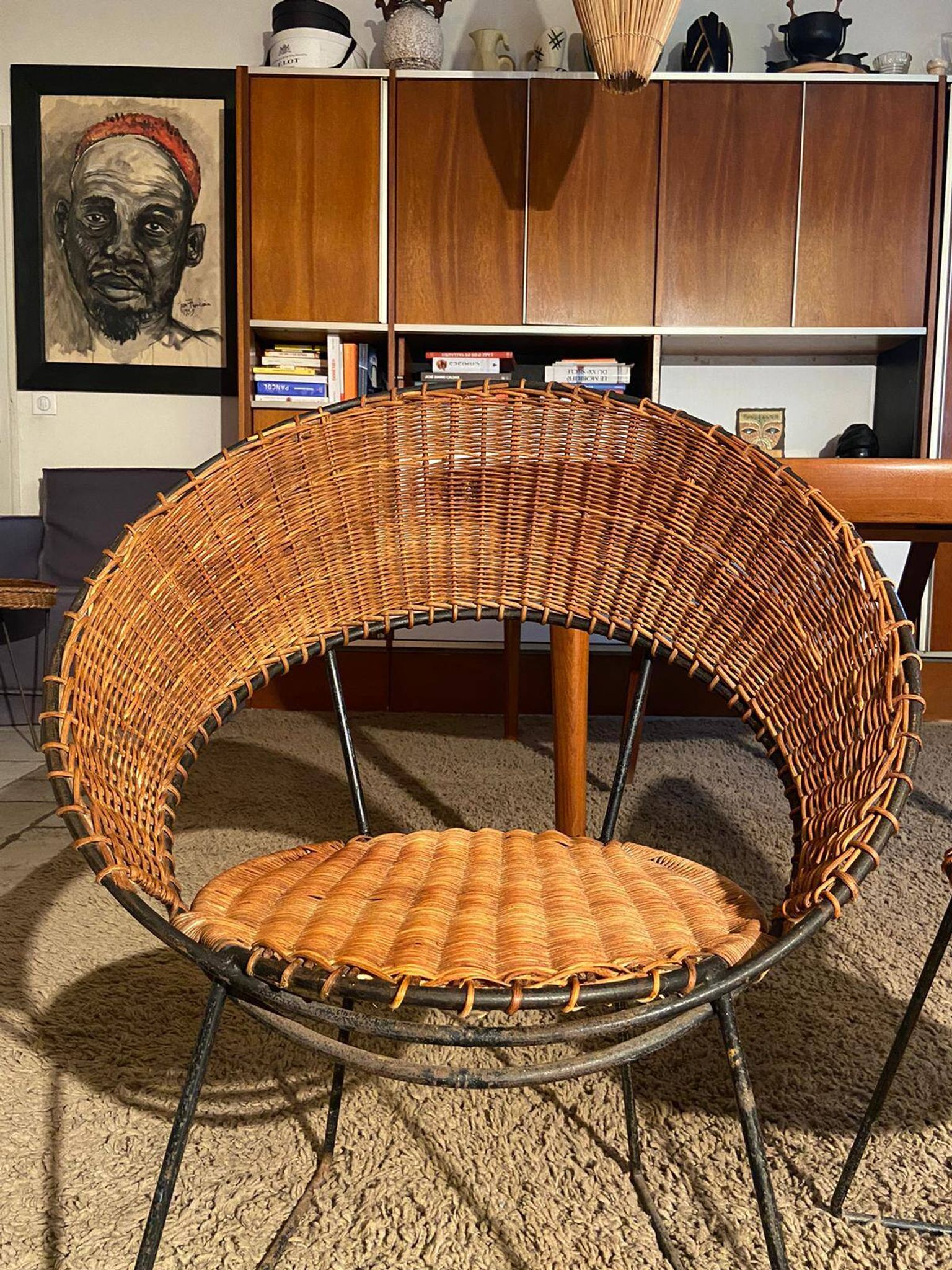 Set of 2 wicker armchairs and coffee table Raoul Guy 1950