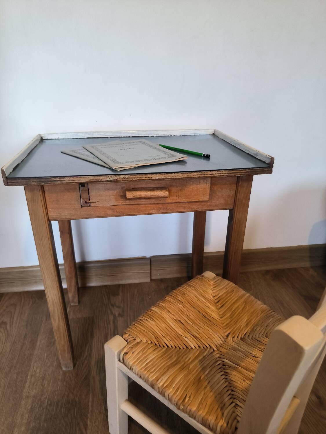 Delagrave school desk