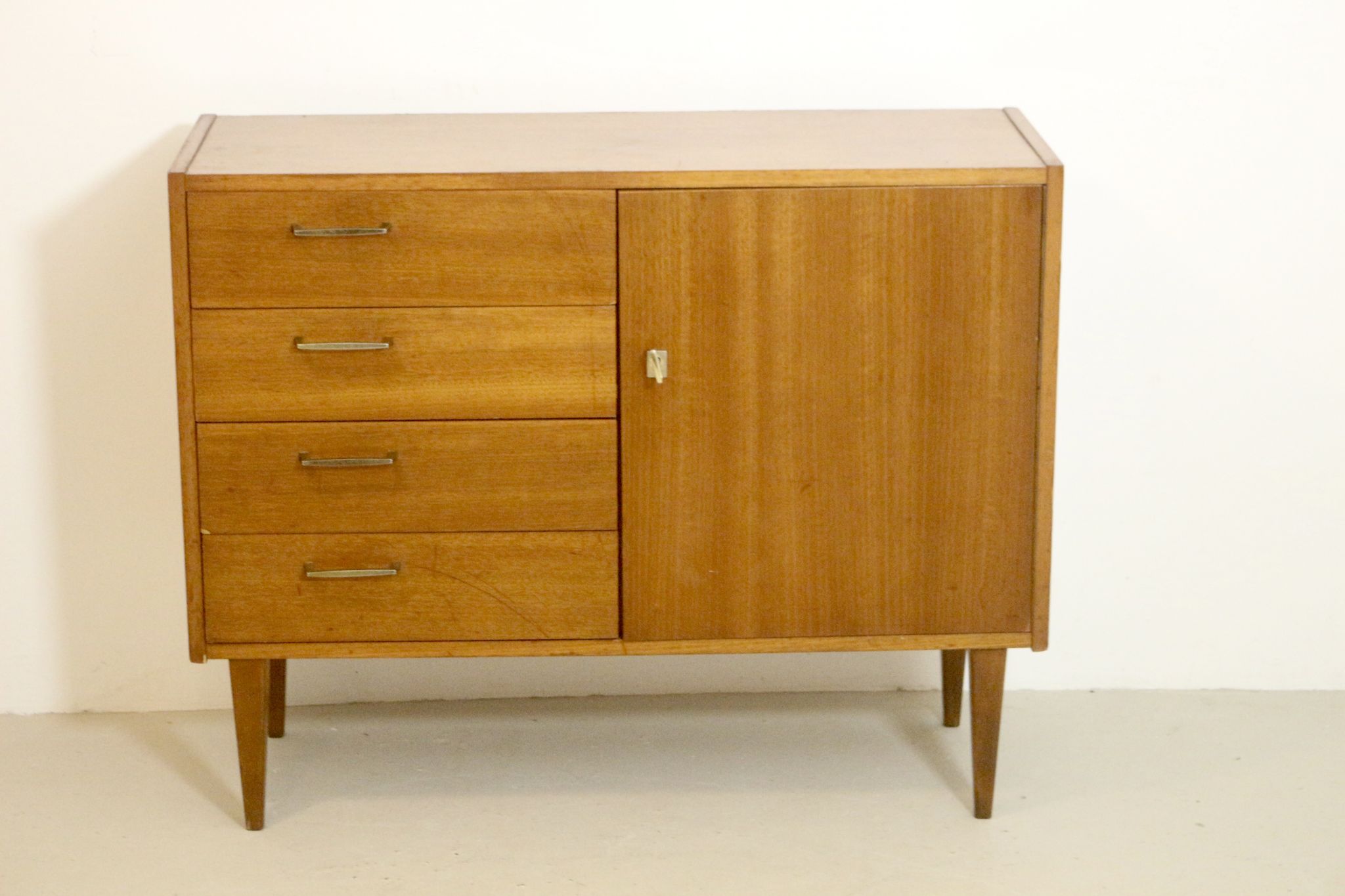 Scandinavian chest of drawers, consisting of 4 drawers, year 60. Ref calypso