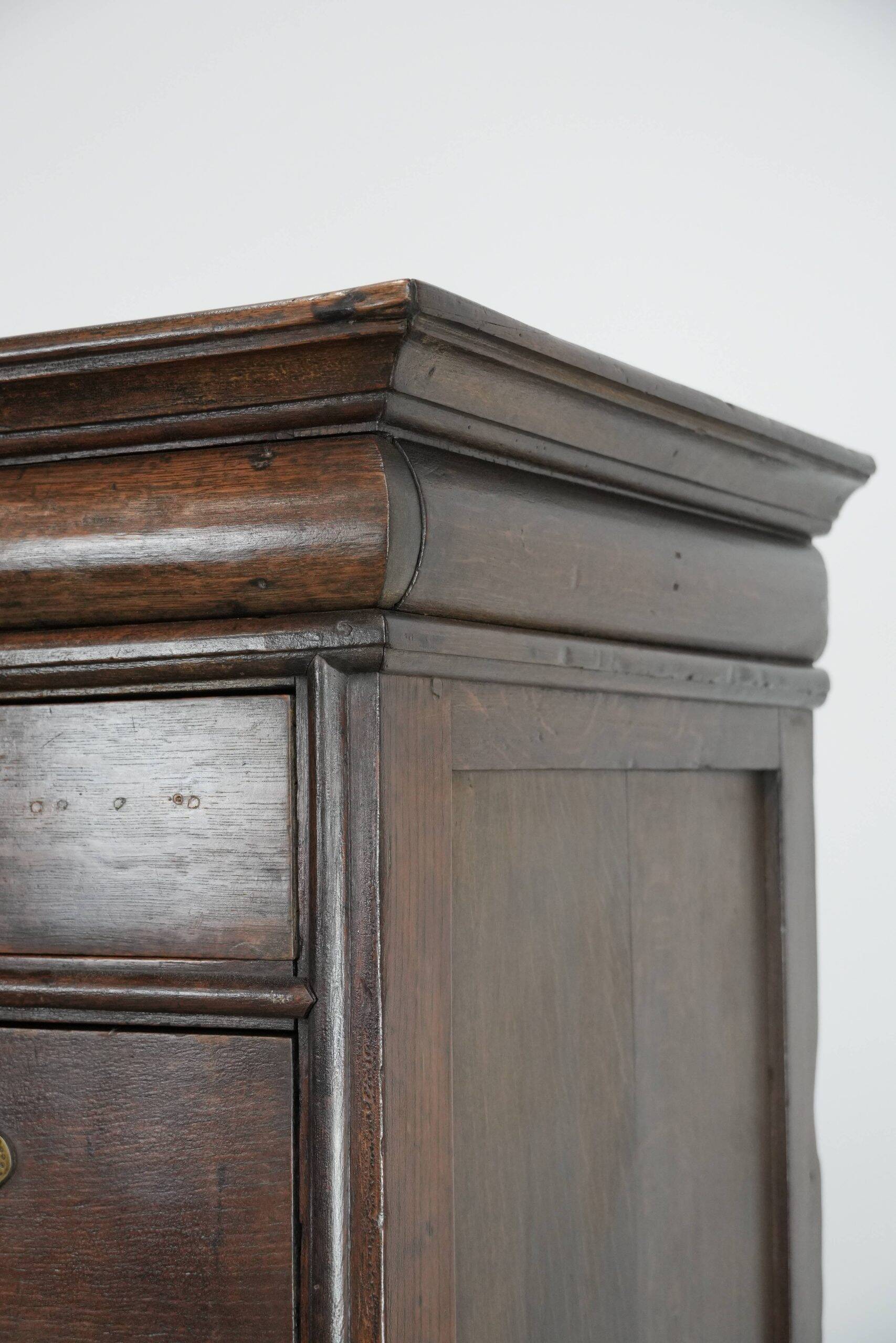 Unique commode anglaise antique du début du XVIIIe siècle