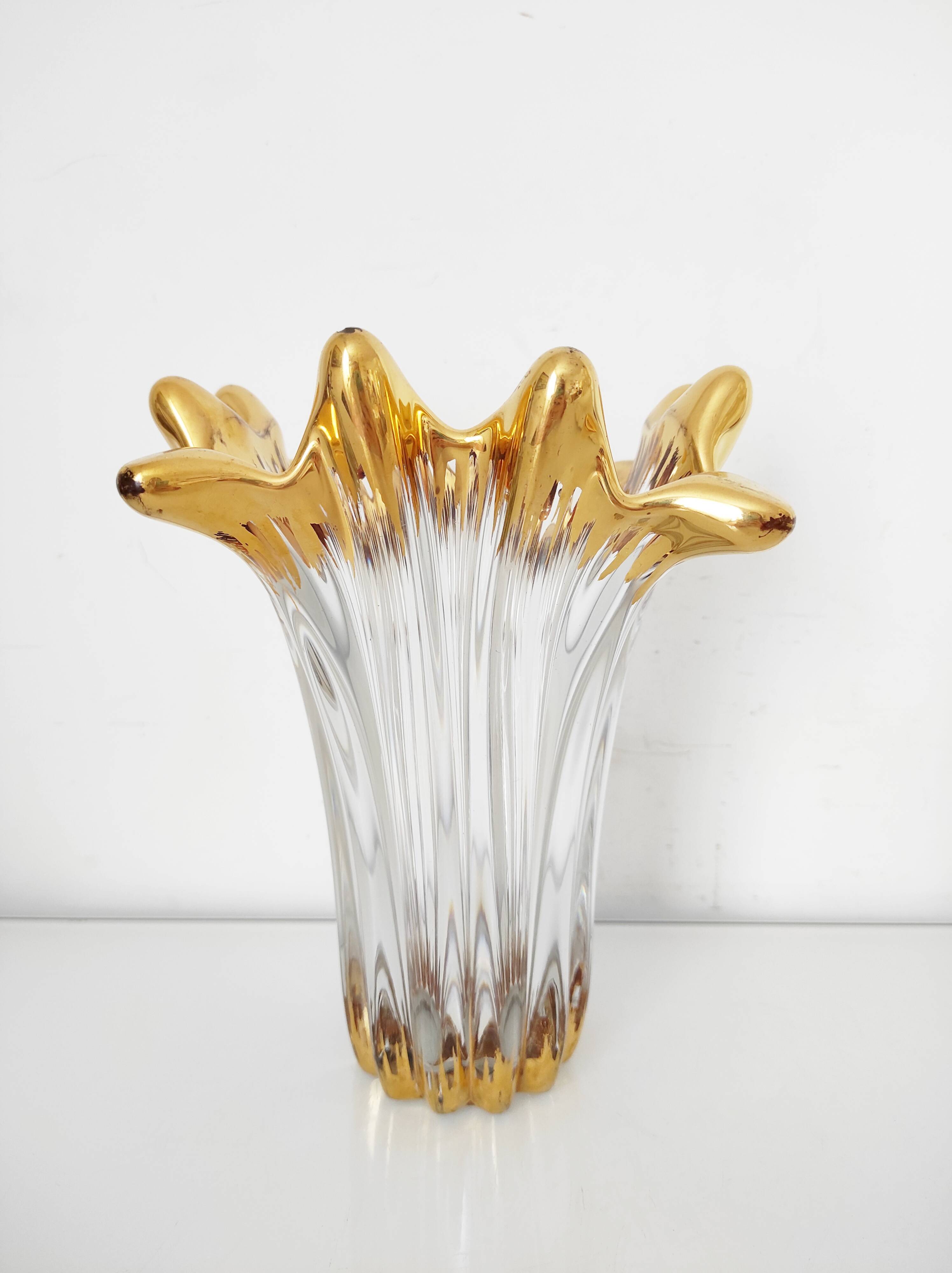 Splash-shaped crystal vase with gold rim