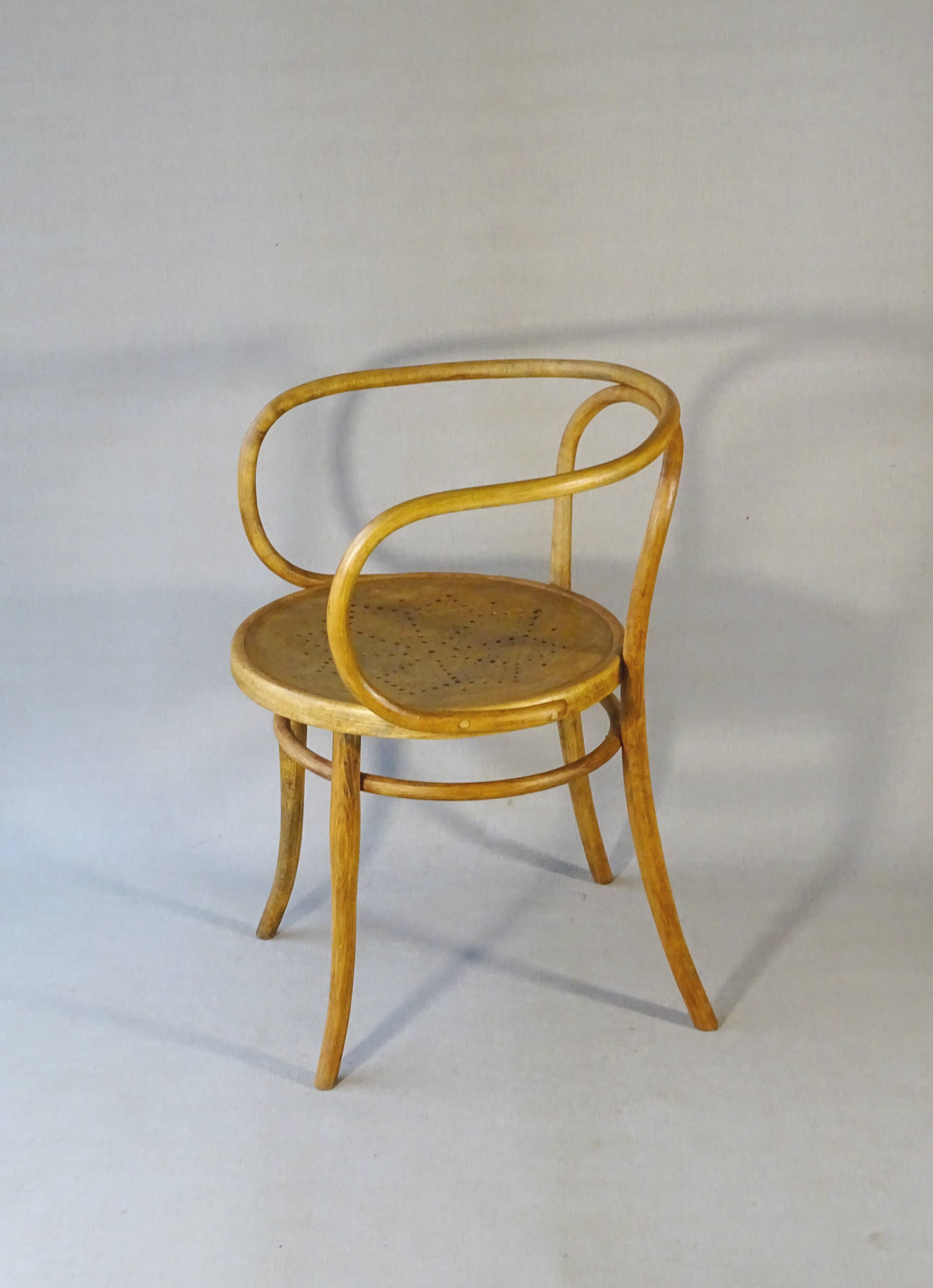 Fauteuil Thonet "Le Corbusier", vers 1905 assise bois à étoile