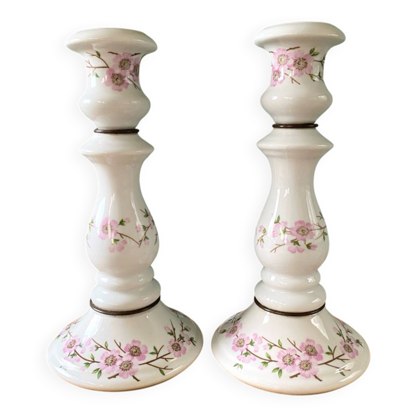 Paire de bougeoirs en porcelaine de Paris — Beyit