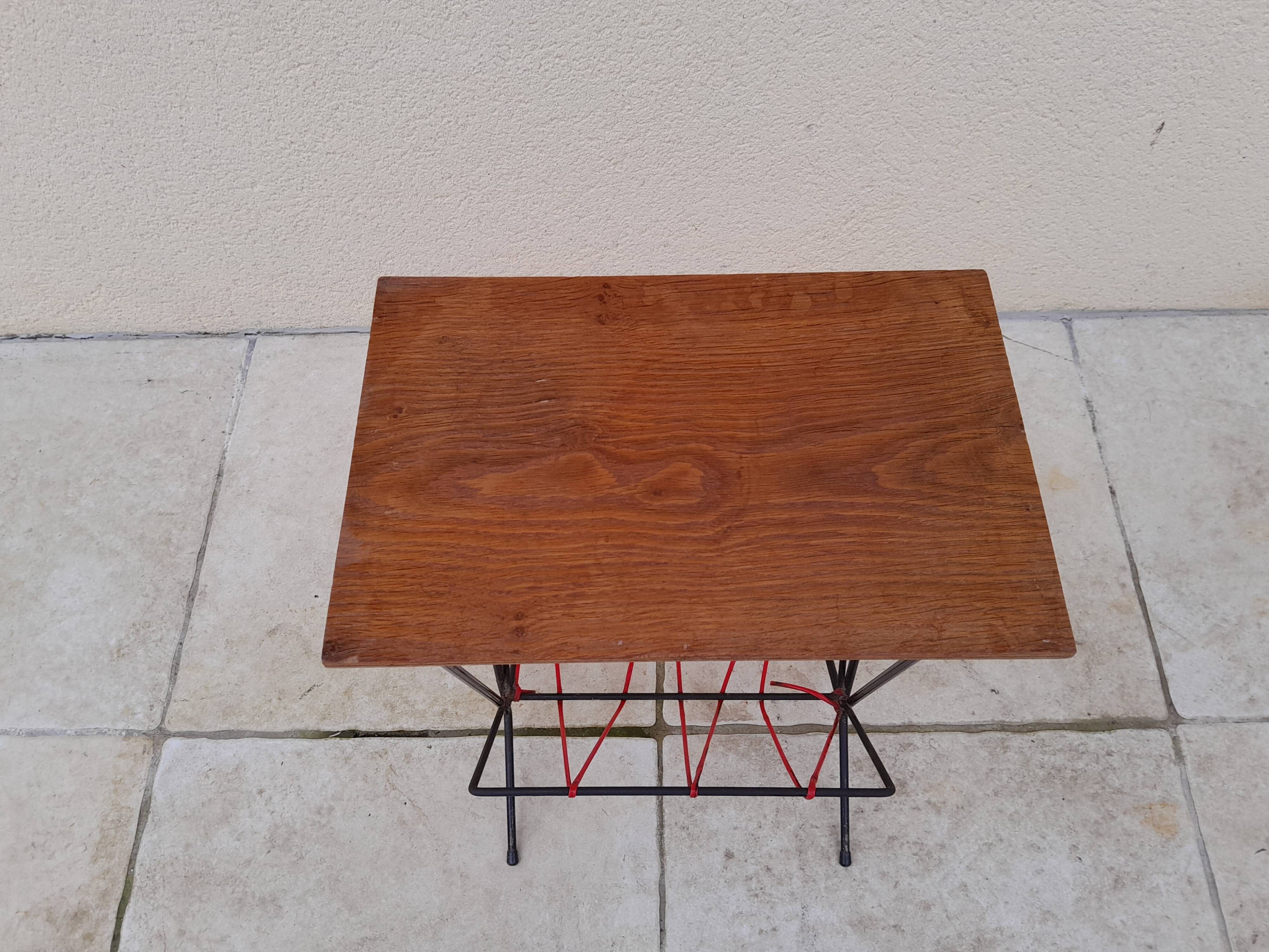 Vintage scoubidou magazine holder side table
