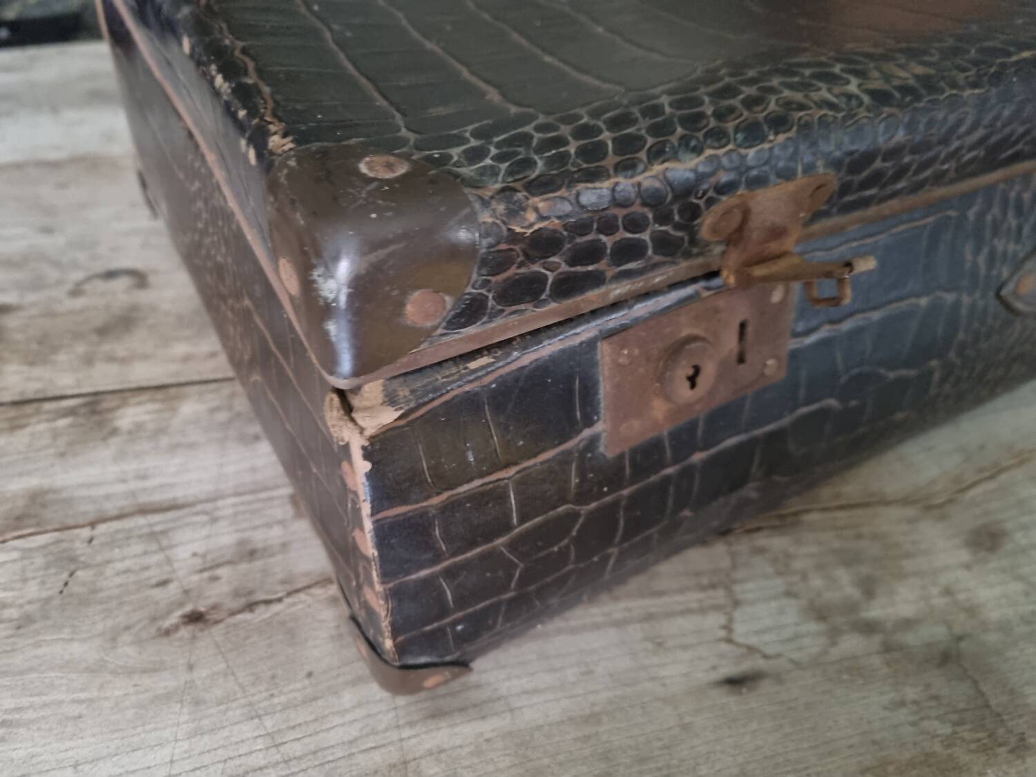 Vintage suitcase 1930