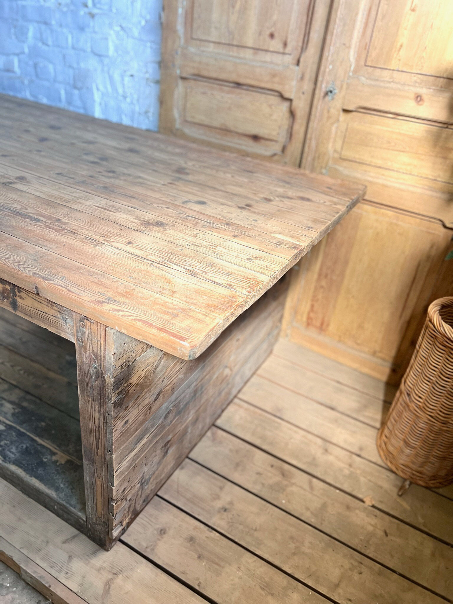 Old draper's table 4m30