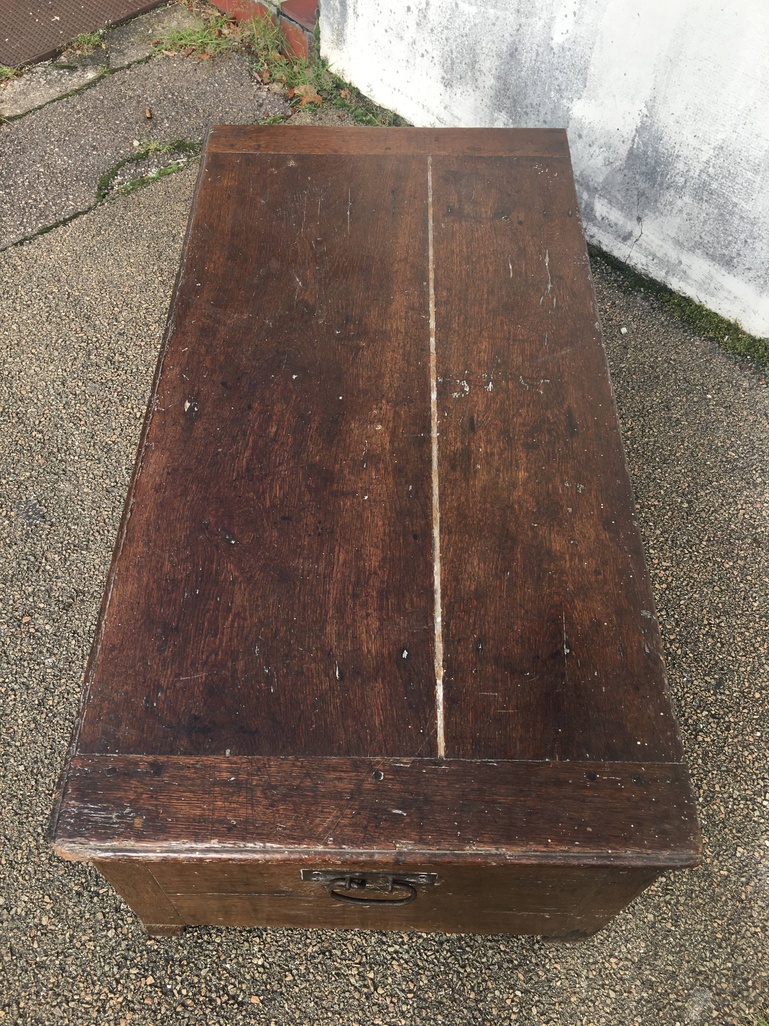 Old solid oak chest early XVIII Brutalist