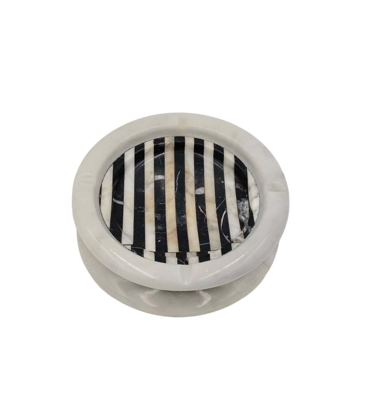Black and white marble inlays ashtray, Casigliani Italy, 1970s