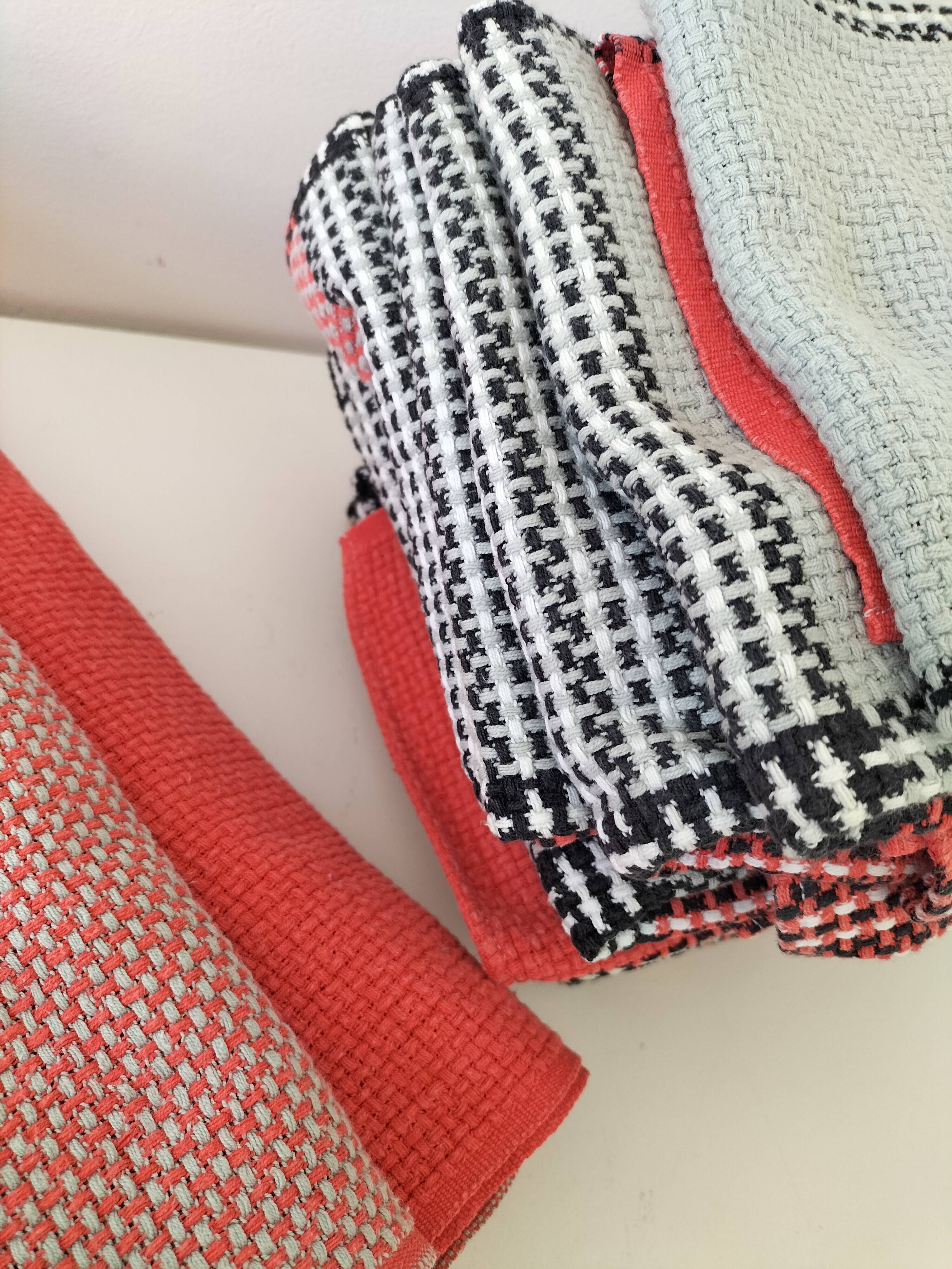 Coral and grey tablecloth and 12 napkins, retro Scandinavian style, 1960s