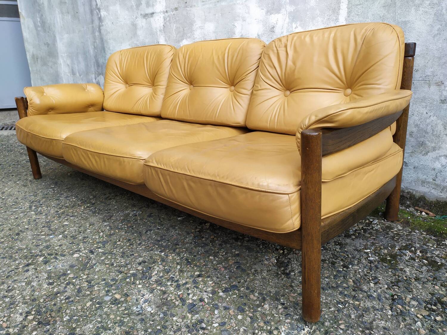 Scandinavian leather lounge