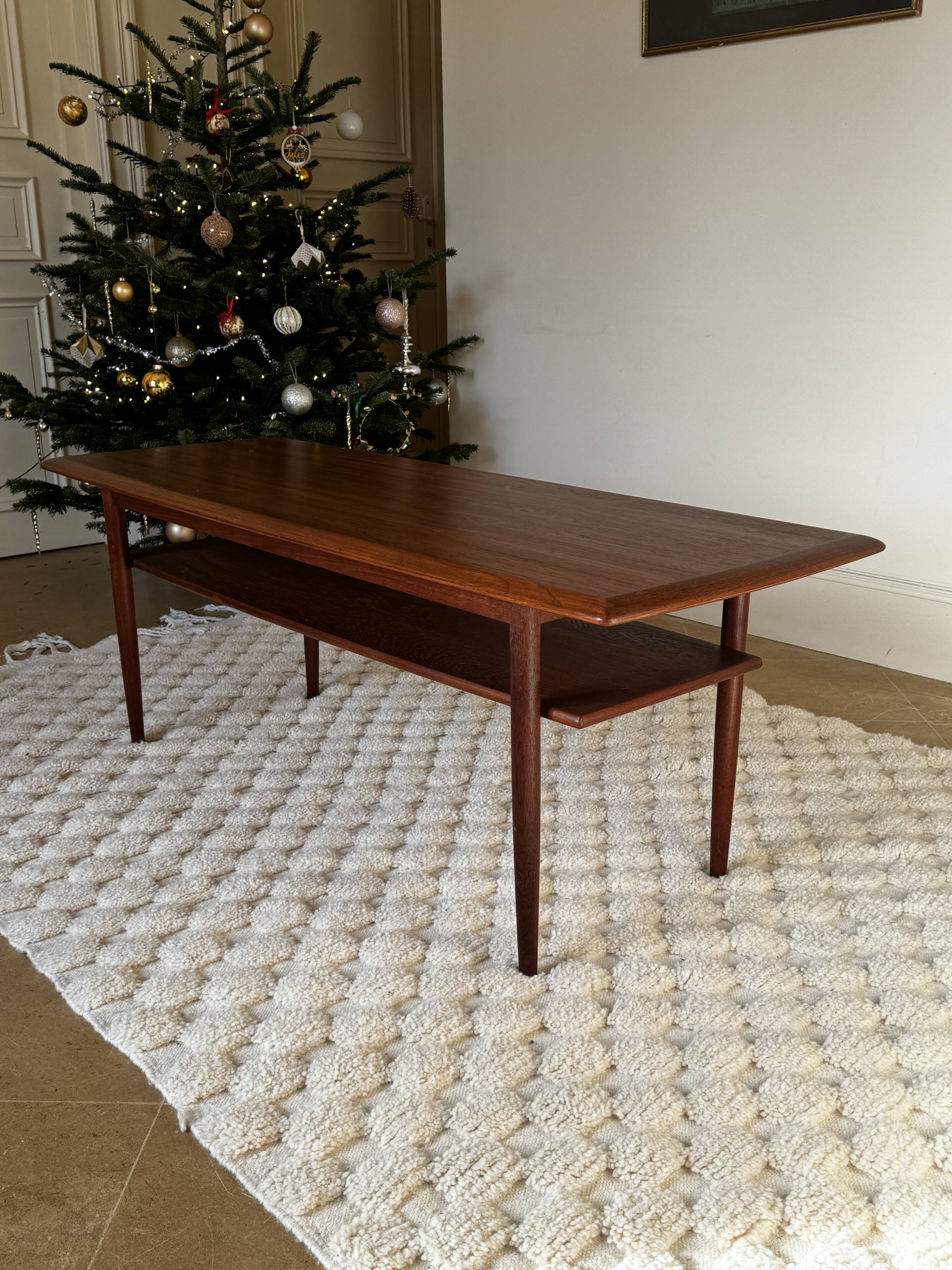 Vintage Scandinavian coffee table from the 1960s "Margrethe"