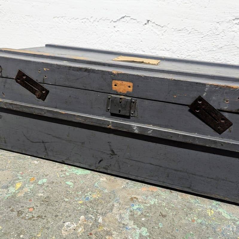 Wooden travel trunk