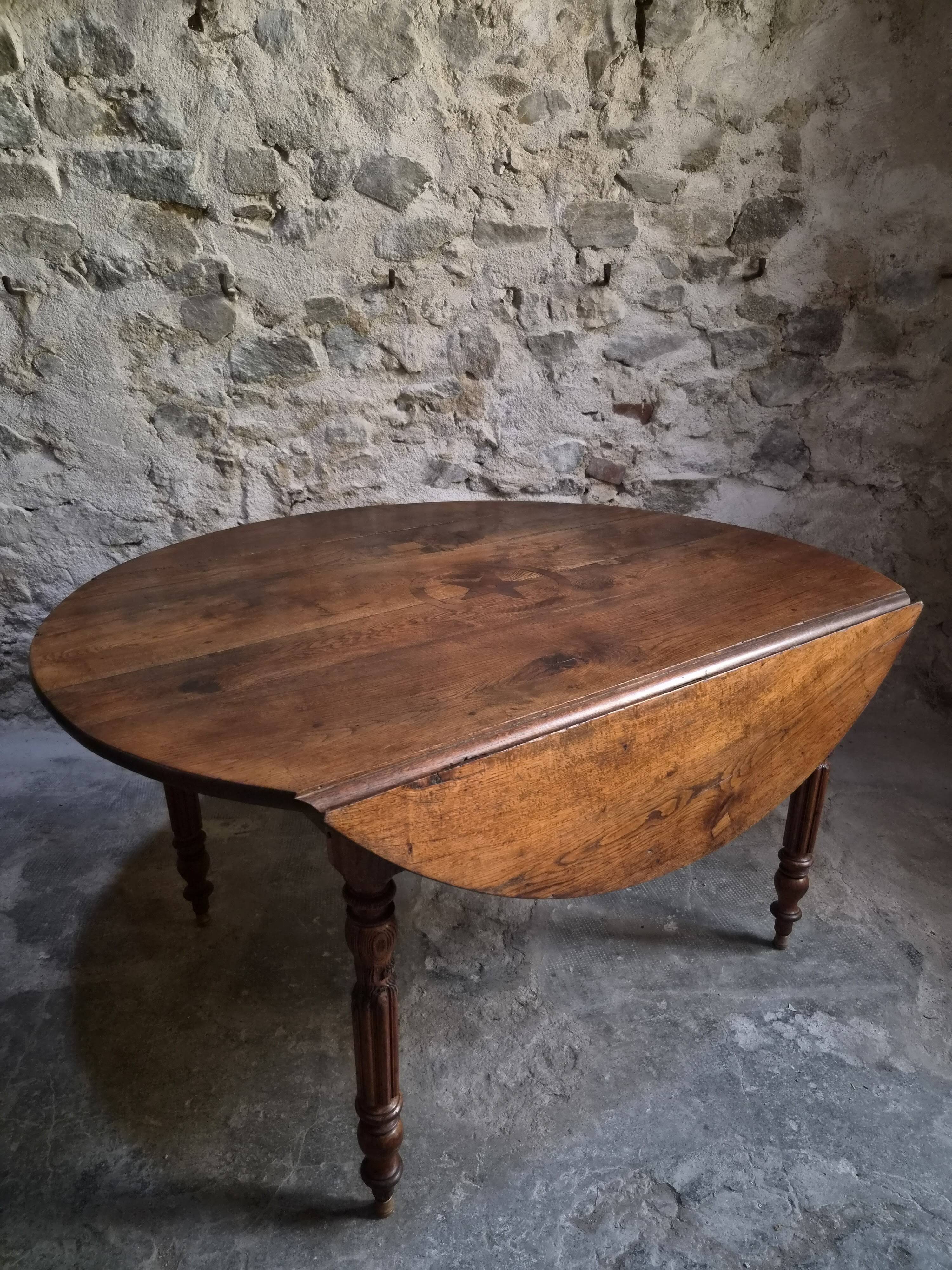 Table à manger ronde pliante ancienne française en chêne | Marqueterie étoile | c. 1850–1880