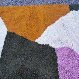 Handmade traditional Moroccan wool rug size 150 x 250 cm.