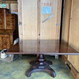 Square table in mahogany veneer