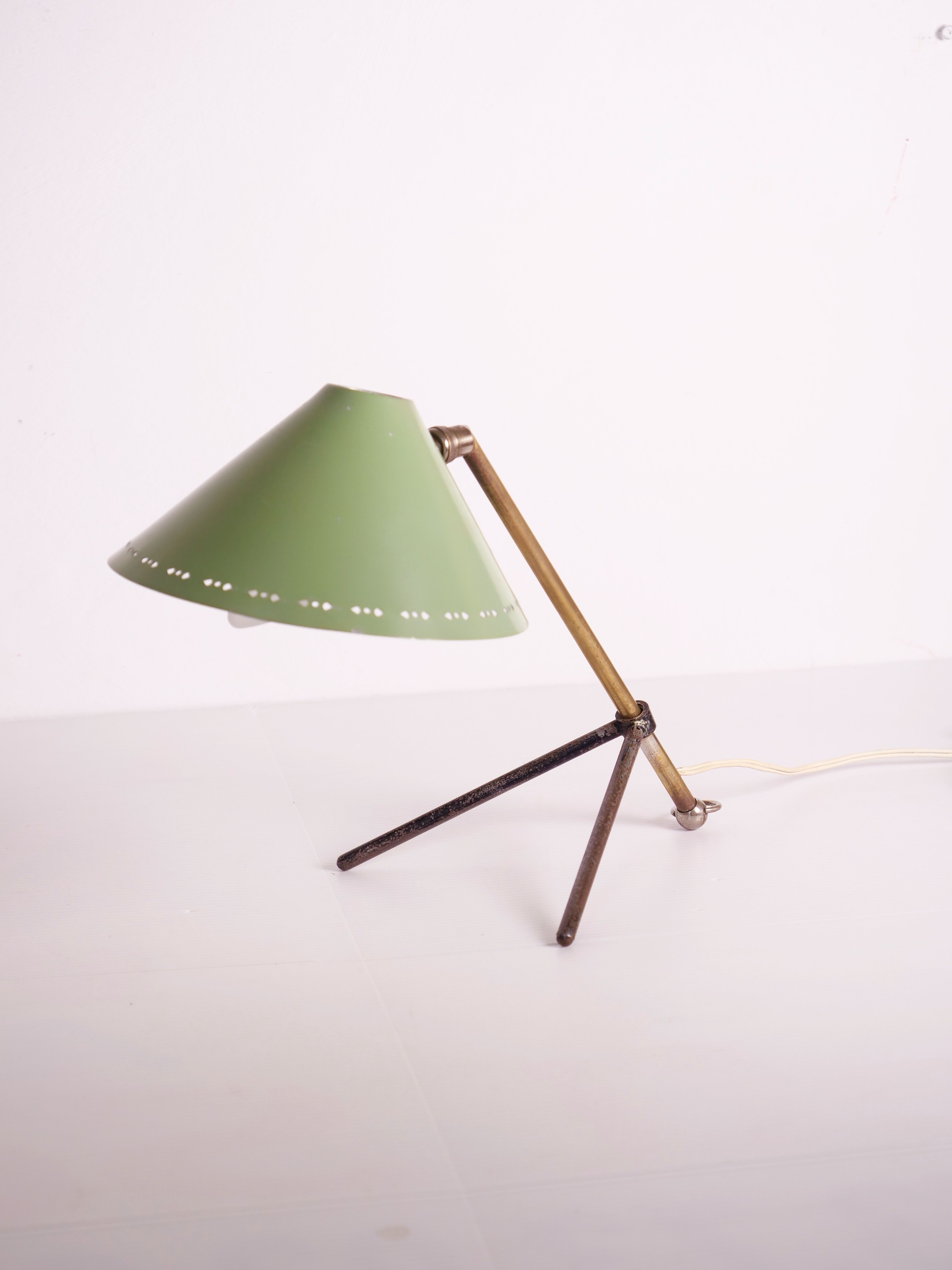 Lampe cocotte pinocchio laiton et acier laqué vert