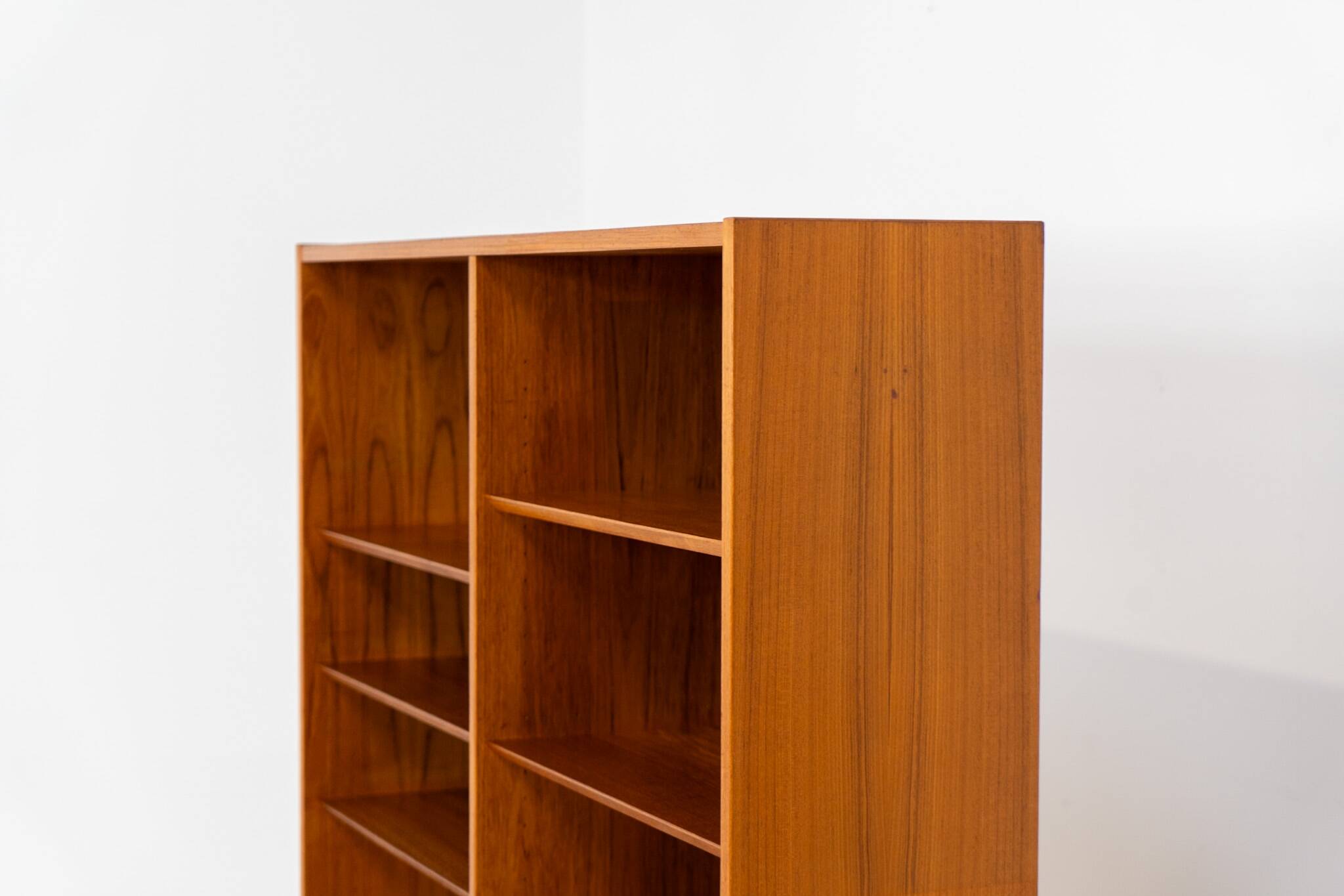 Bibliothèque du milieu du siècle par Poul Hundevad