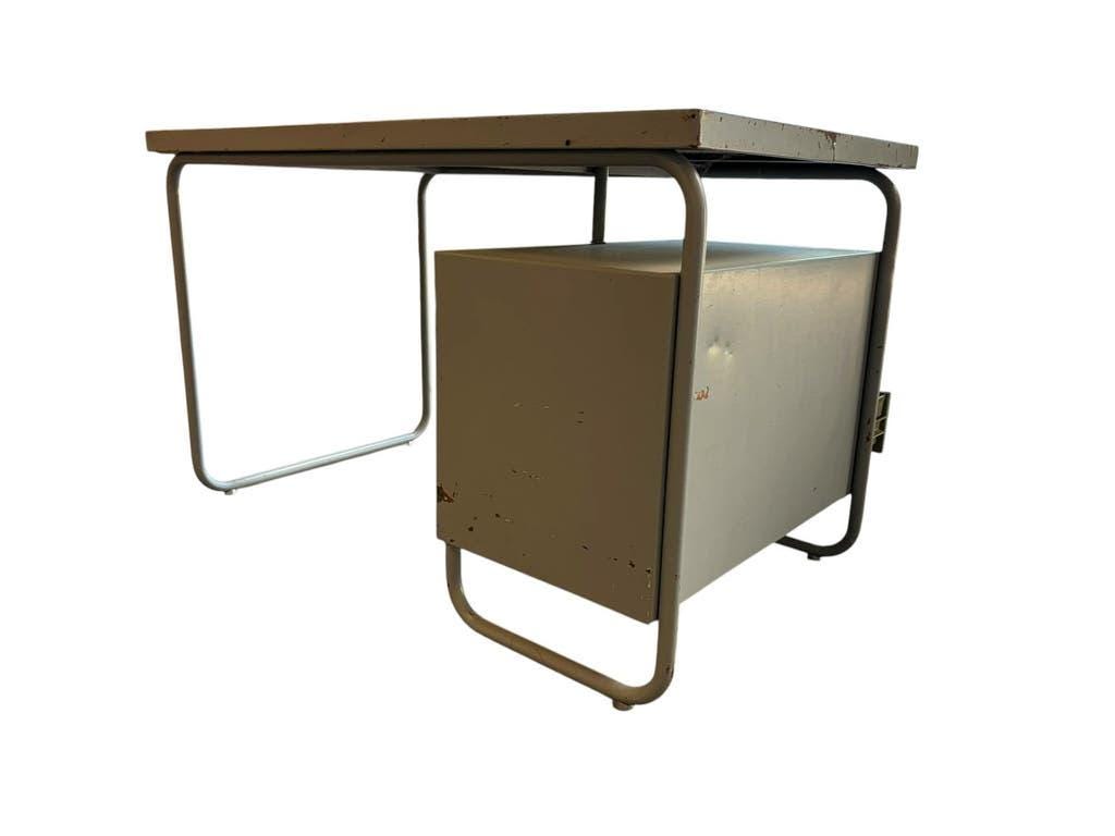 Bureau industriel vintage gris style bauhaus